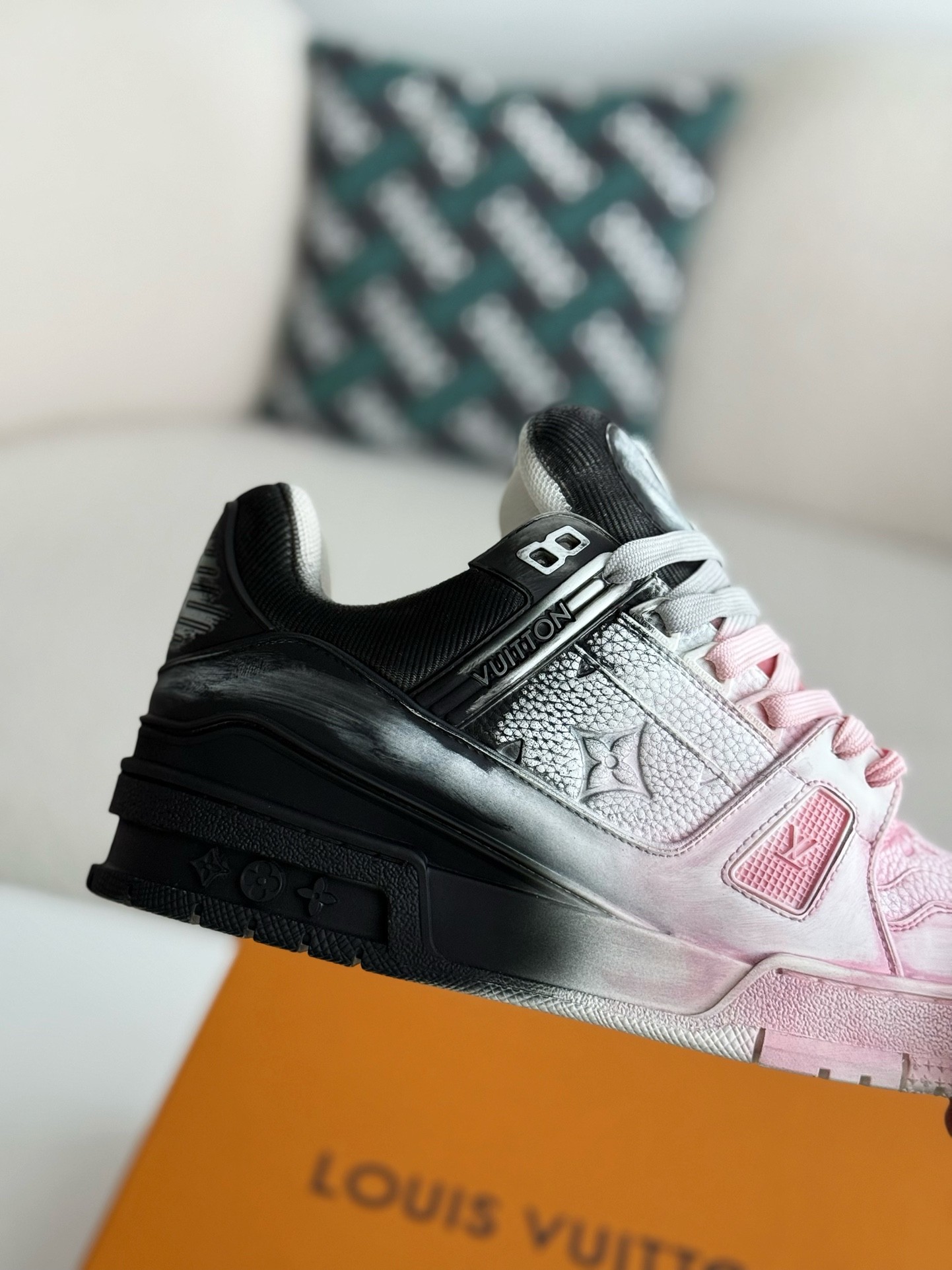 L X V TRAINER SNEAKERS detail 7