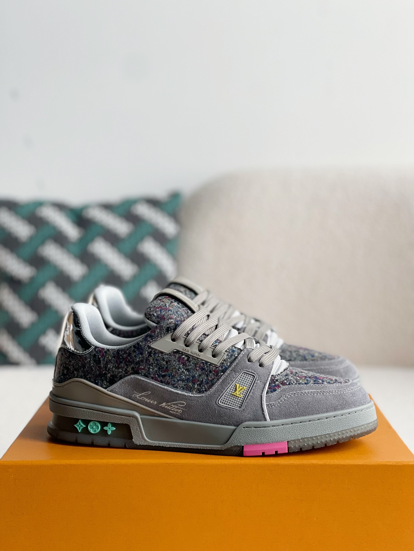 L X V SNEAKERS detail 2