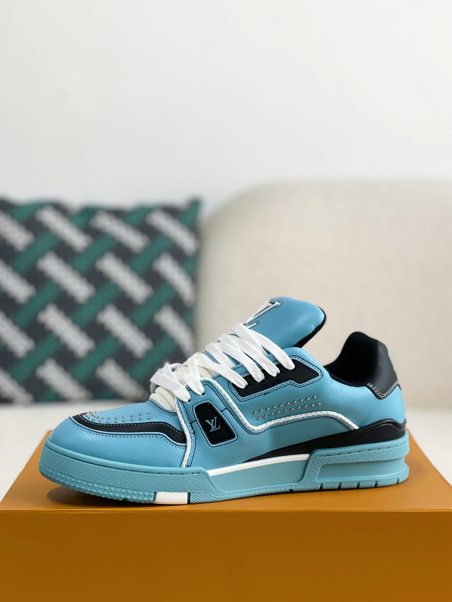 L X V SNEAKERS detail 4