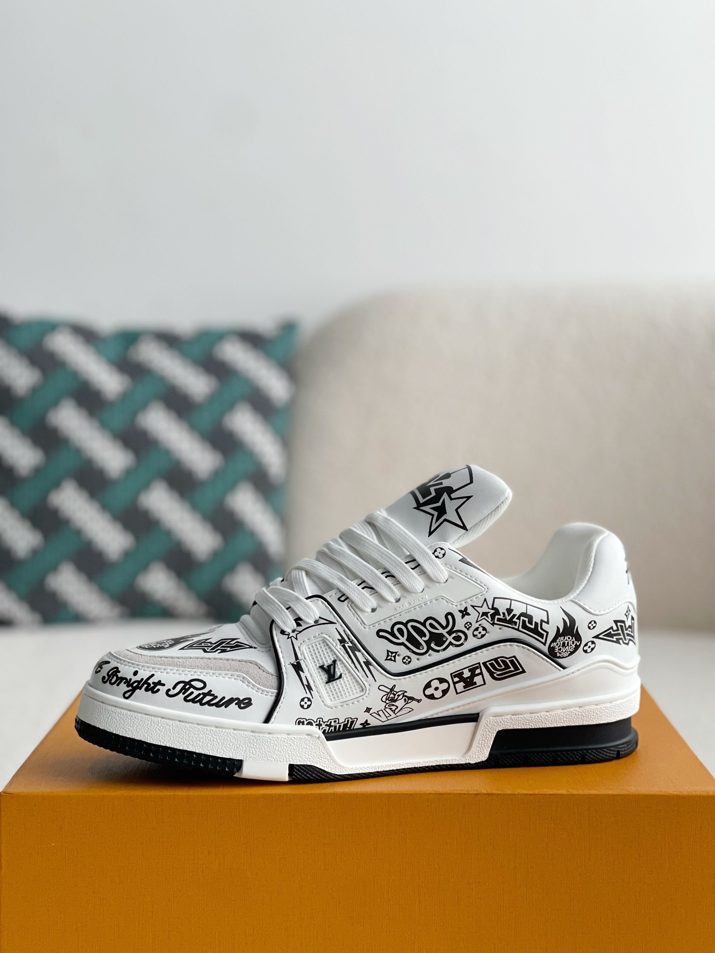 L X V SNEAKERS detail 4