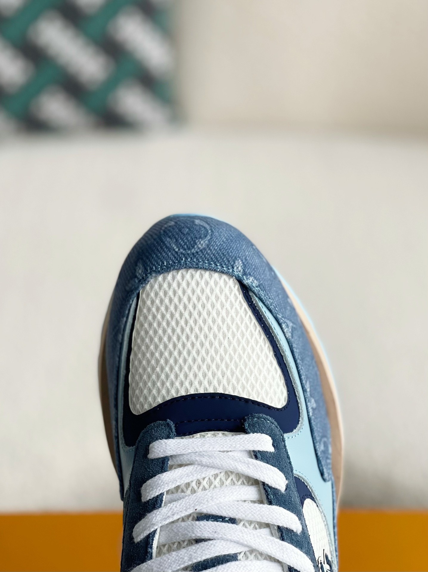 L X V Low-top running shoes detail 8