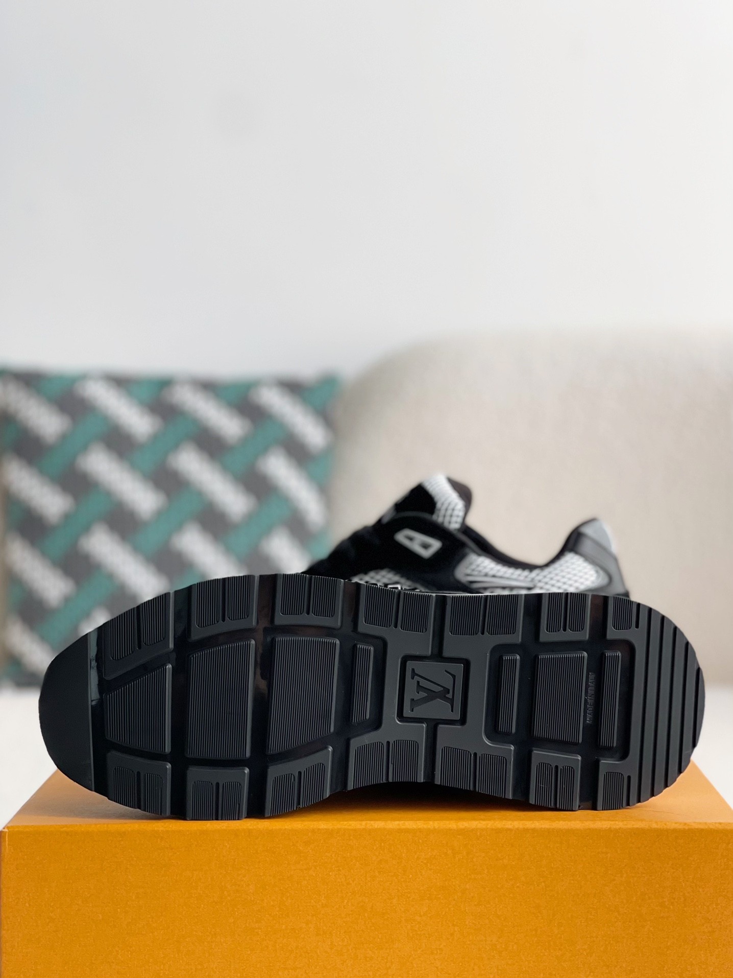 L X V SNEAKERS detail 5