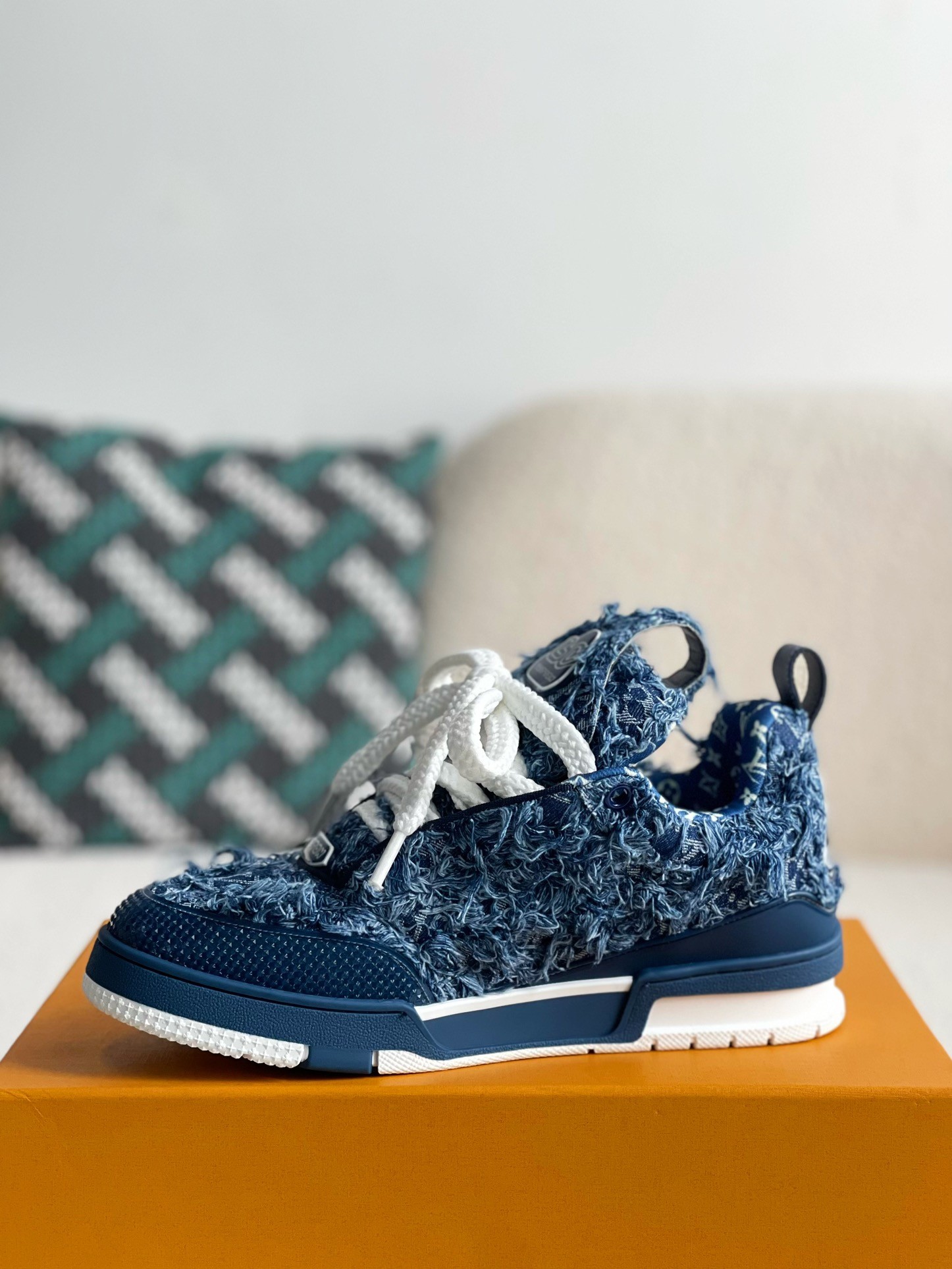 L X V SNEAKERS detail 4