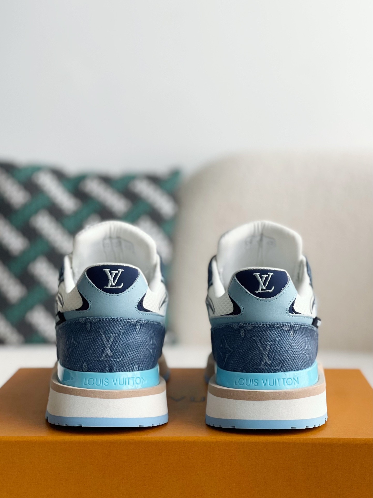 L X V Low-top running shoes detail 3