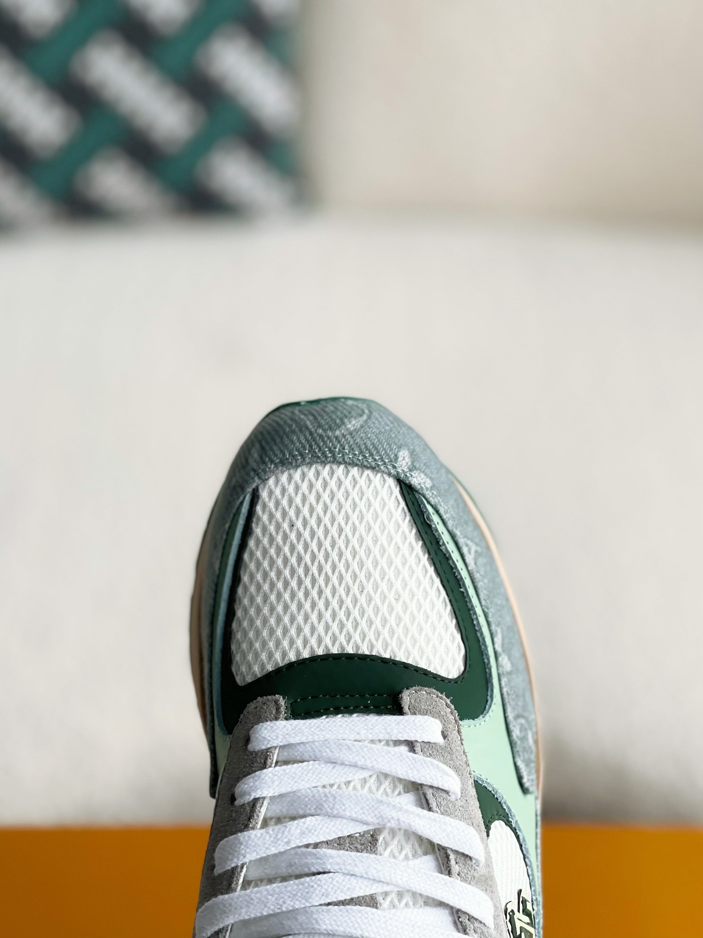 L X V Low-top running shoes detail 9