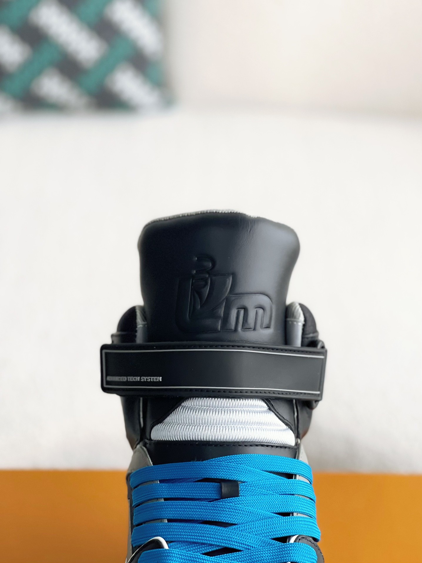 L X V TRAINER SNEAKERS detail 9