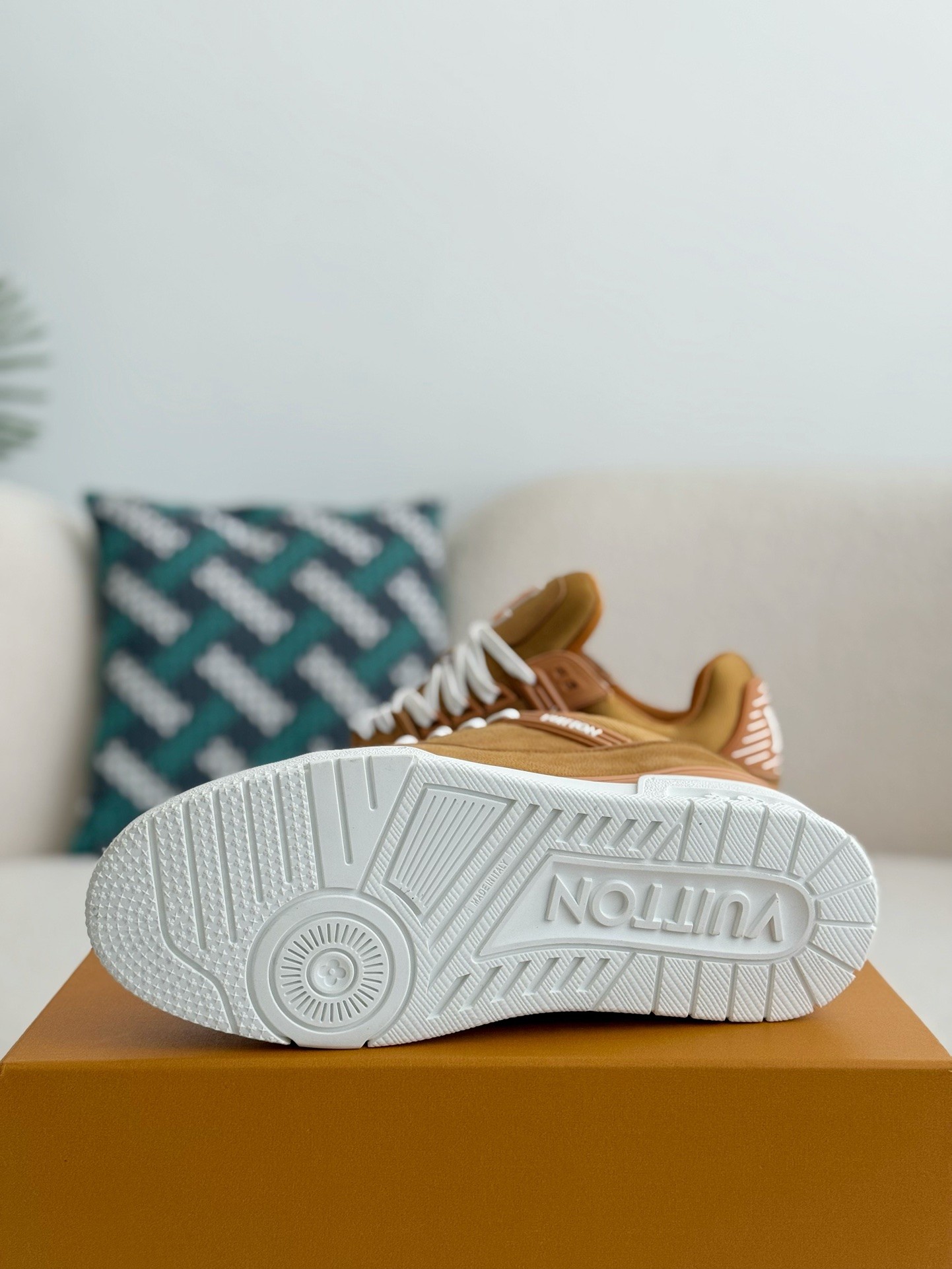 L X V TRAINER SNEAKERS detail 6