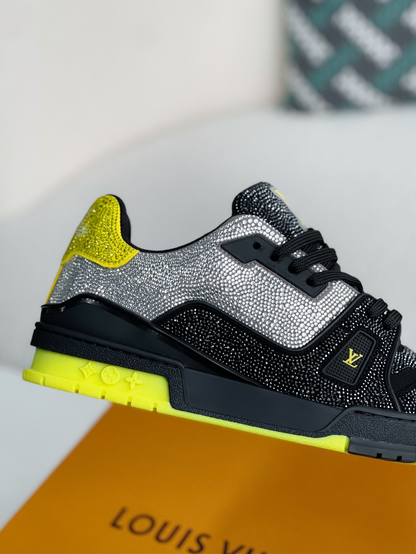 L X V Trainers Sneakers detail 7