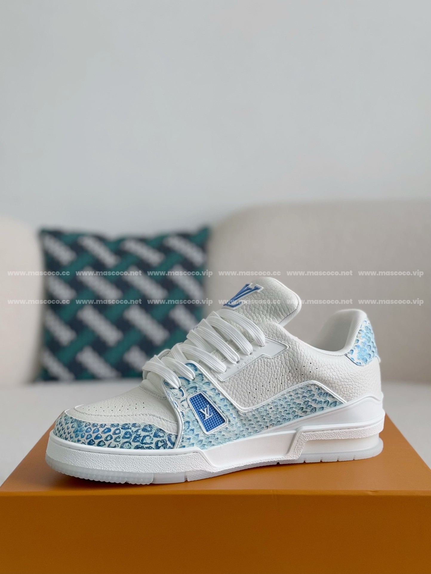 L X V TRAINER SNEAKERS detail 4