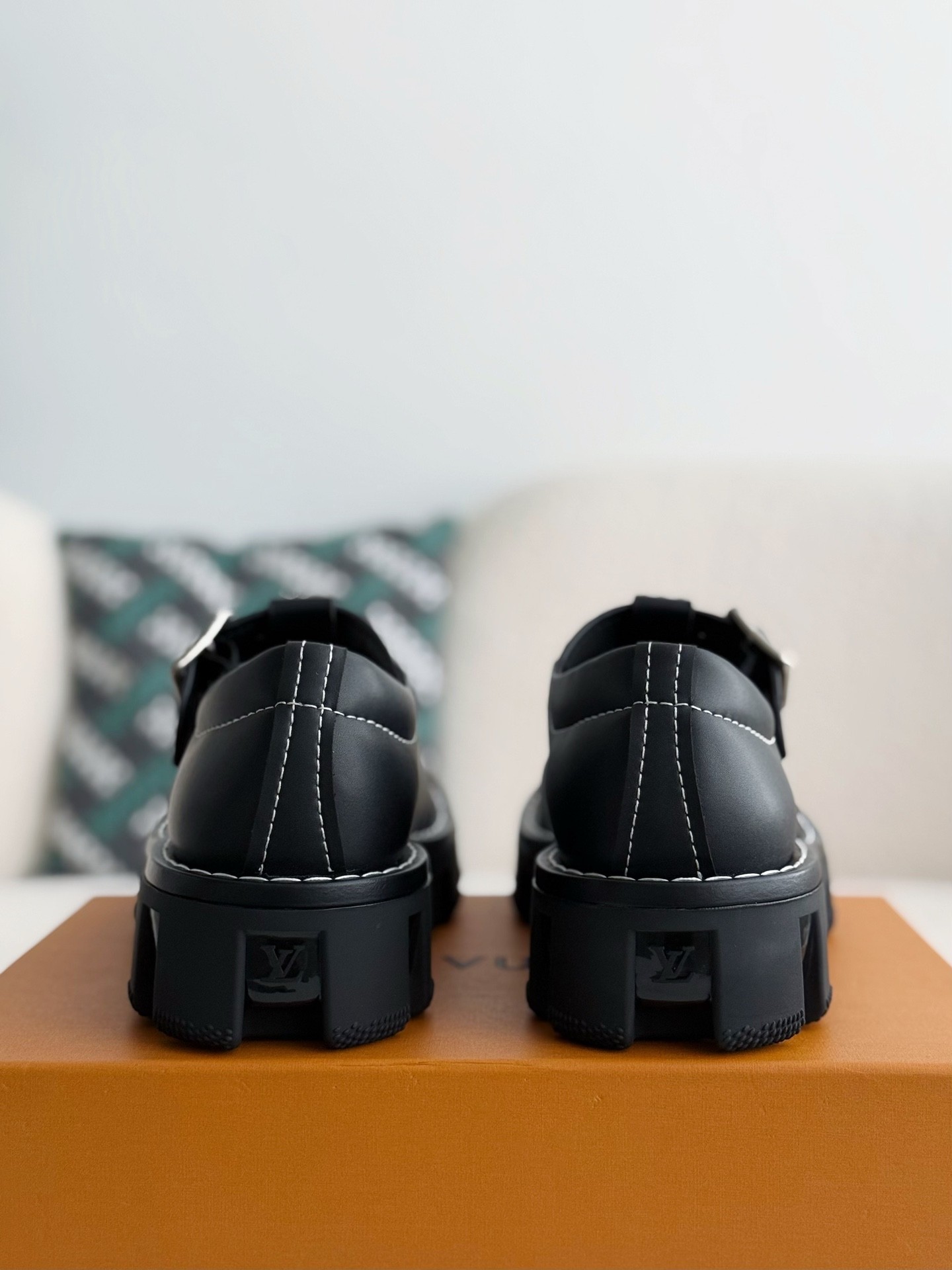 L X V Cow leather/Round head buckle Casual Shoes detail 3