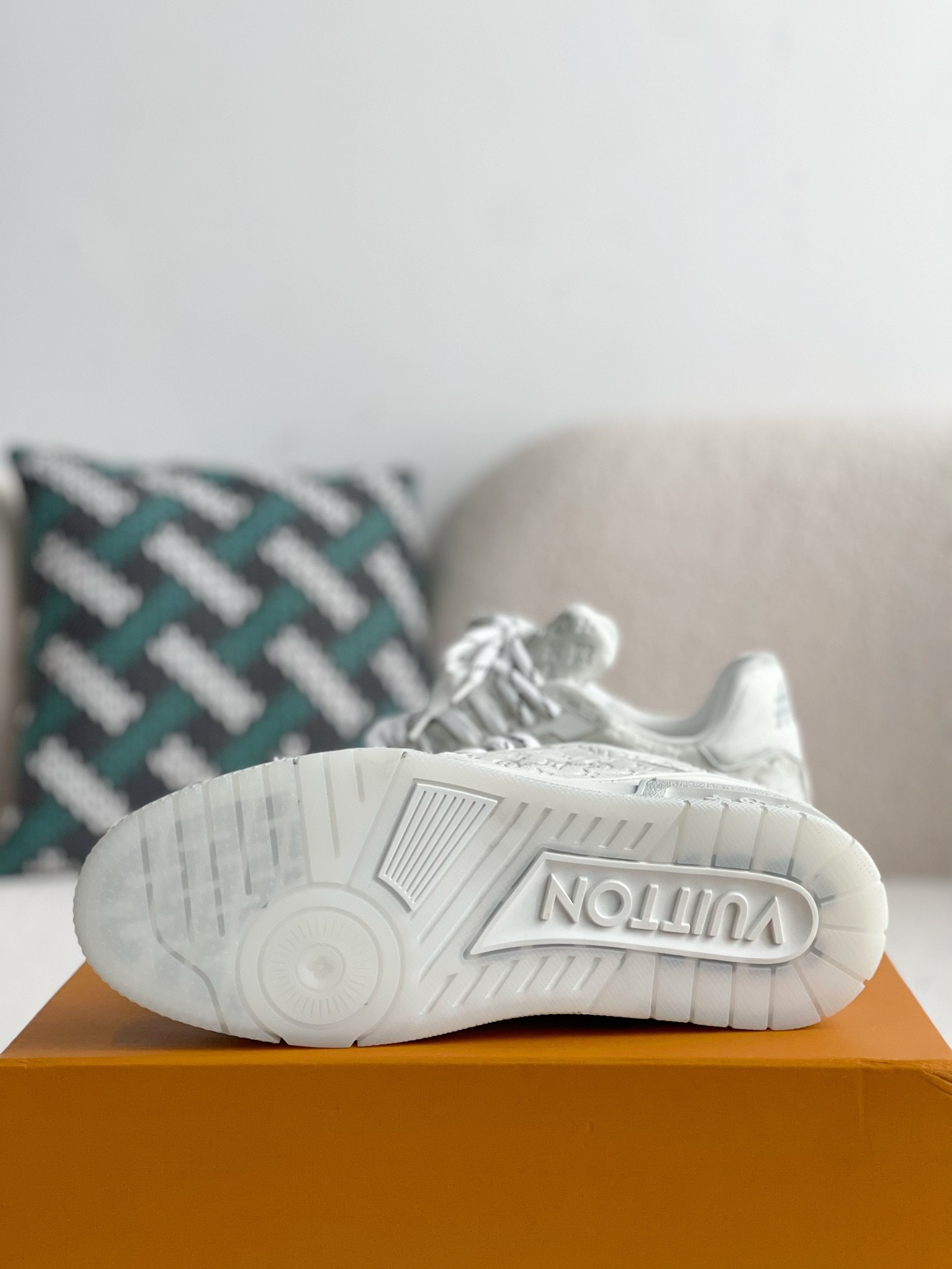 L X V TRAINER SNEAKERS detail 5