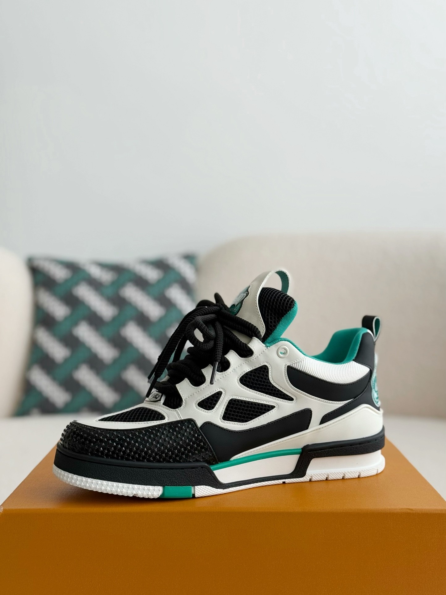 L X V RUNNER TATIC sneakers detail 4