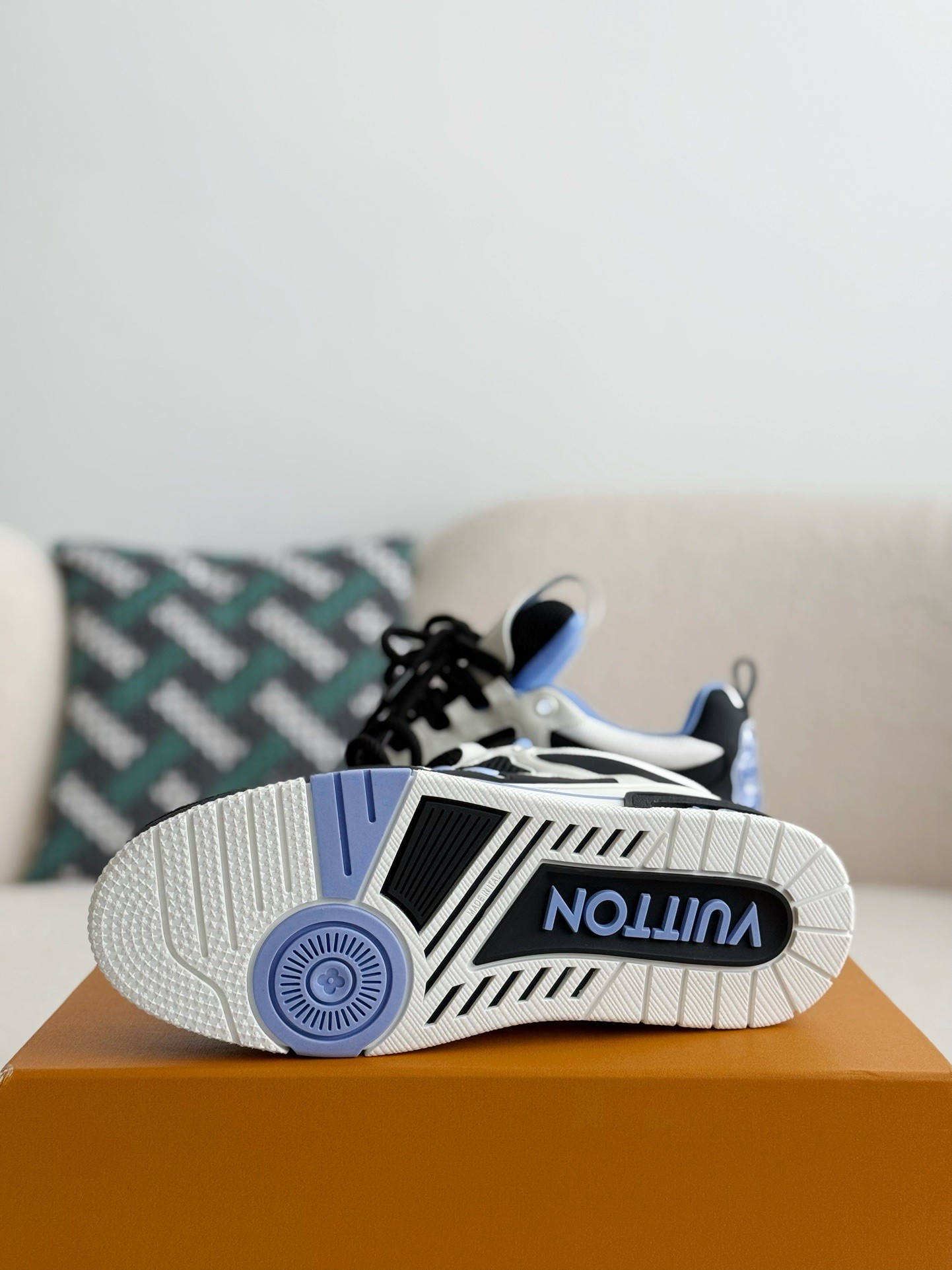 L X V RUNNER TATIC sneakers detail 5