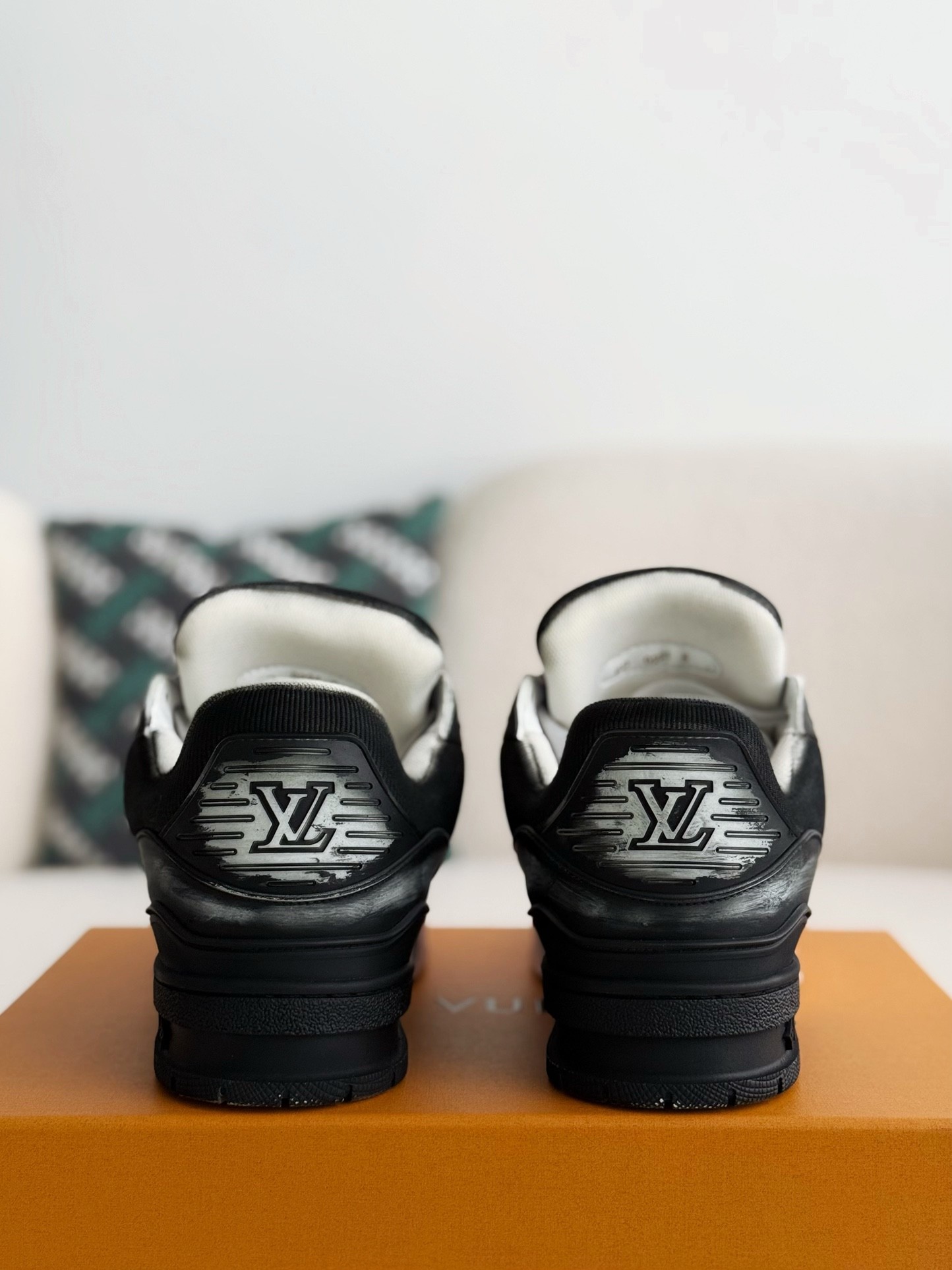 L X V TRAINER SNEAKERS detail 3