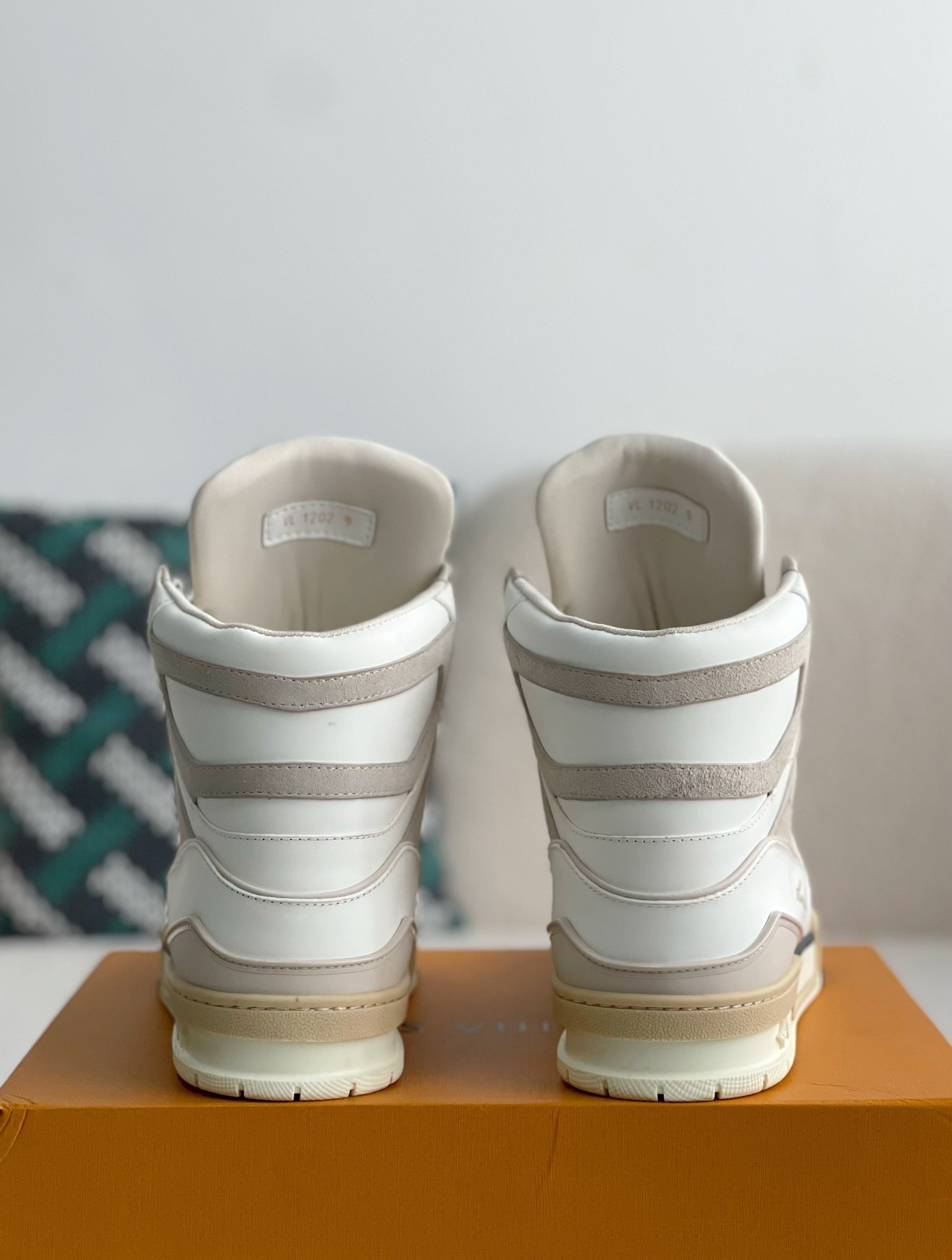 L X V TRAINER SNEAKERS detail 3