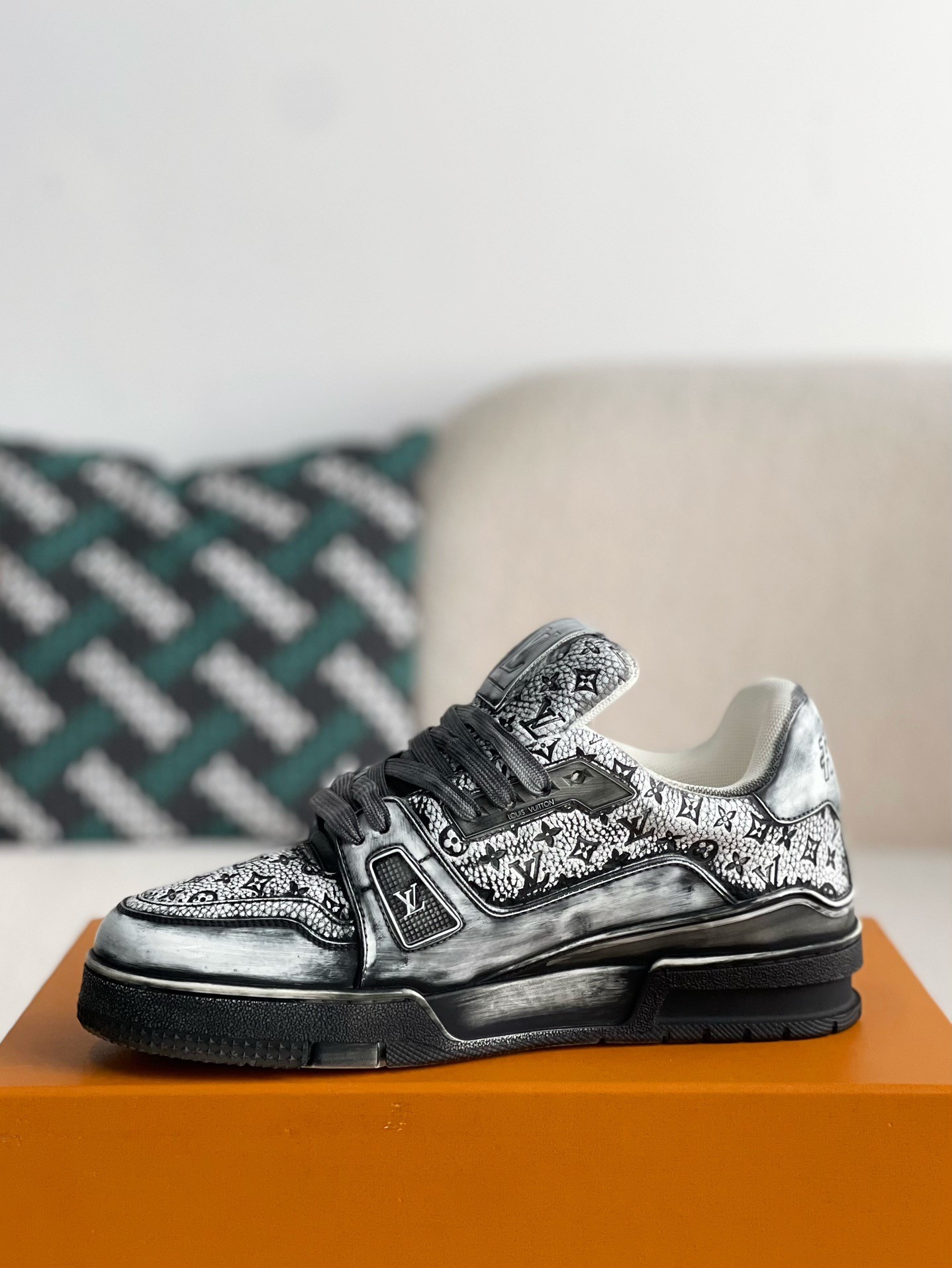 L X V SNEAKERS detail 4