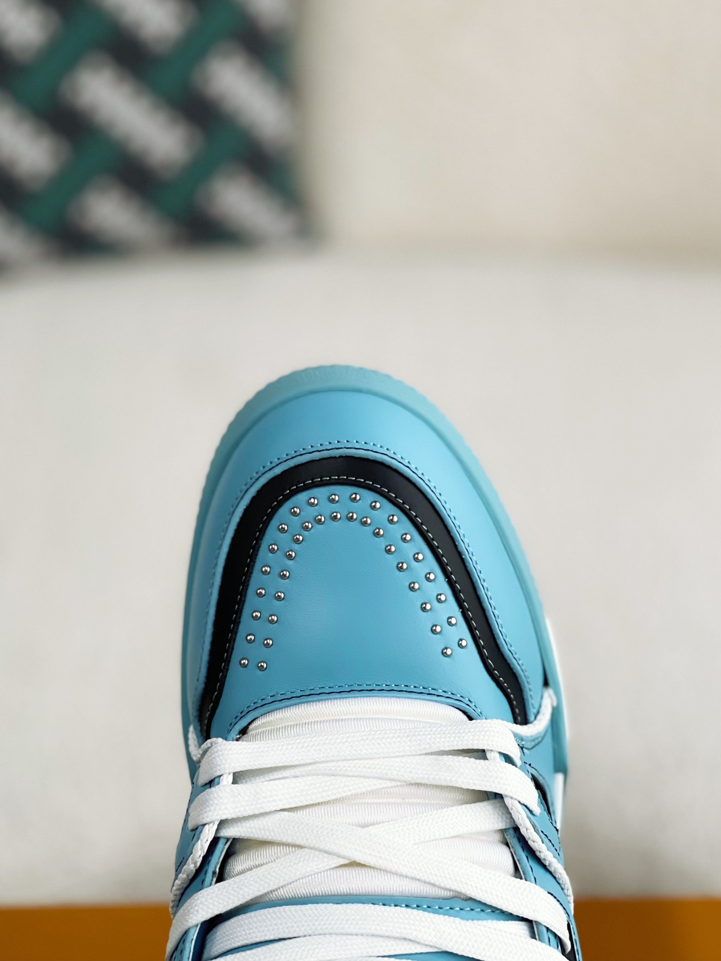 L X V SNEAKERS detail 8