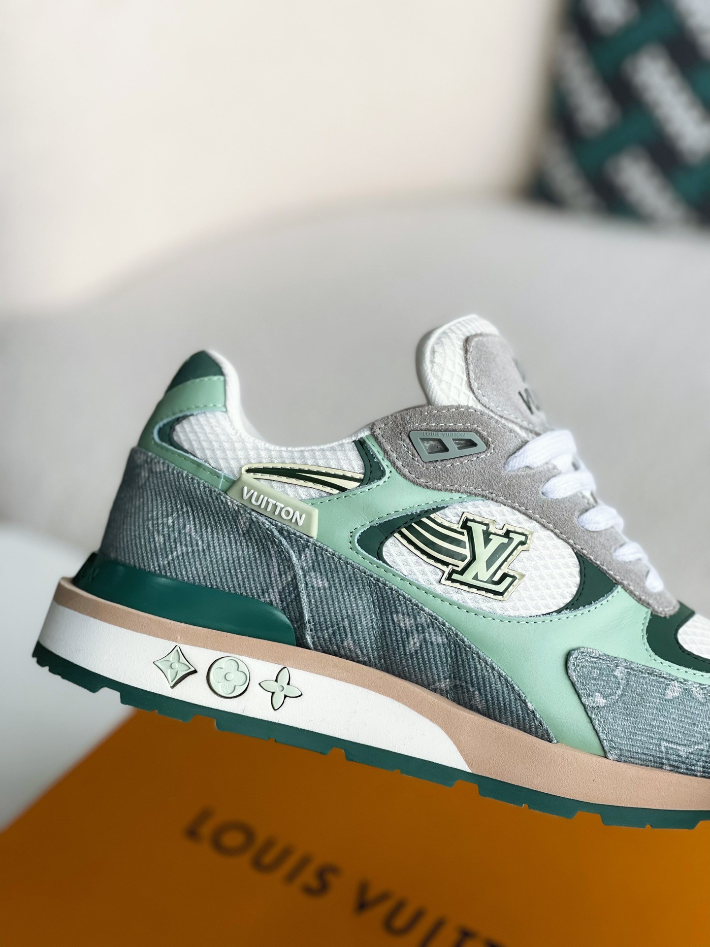 L X V Low-top running shoes detail 7