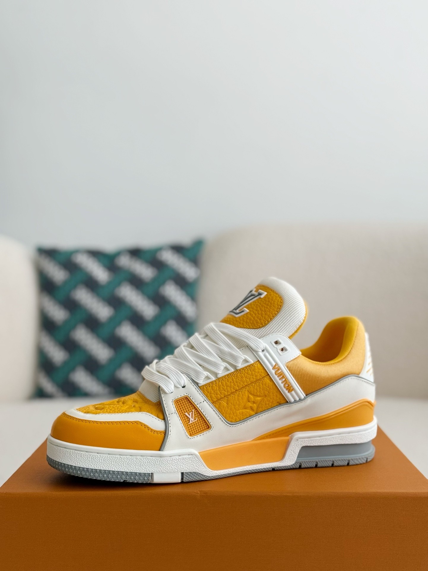 L X V TRAINER SNEAKERS detail 4
