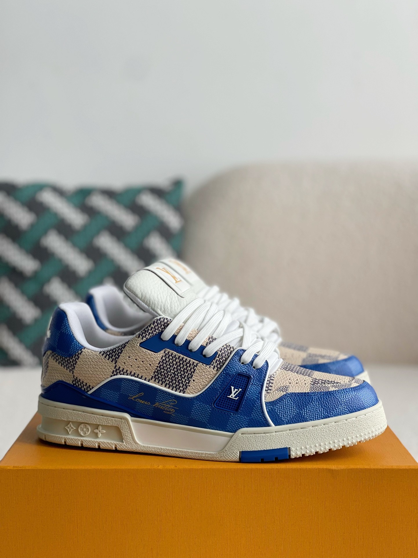 L X V New Trainer Sneakers detail 2