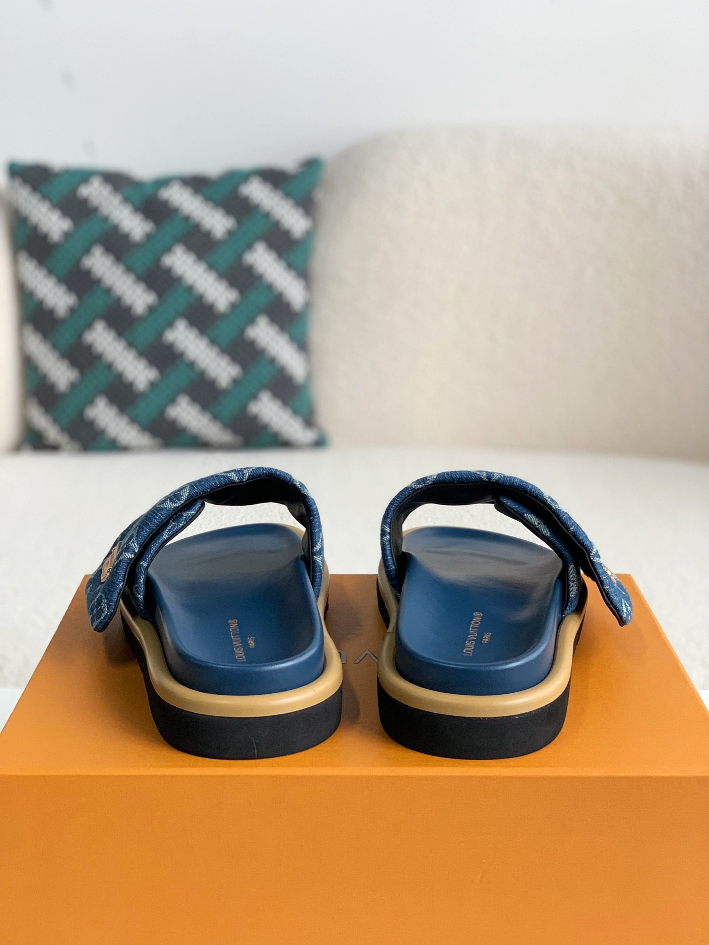 L X V SLIPPERS detail 4