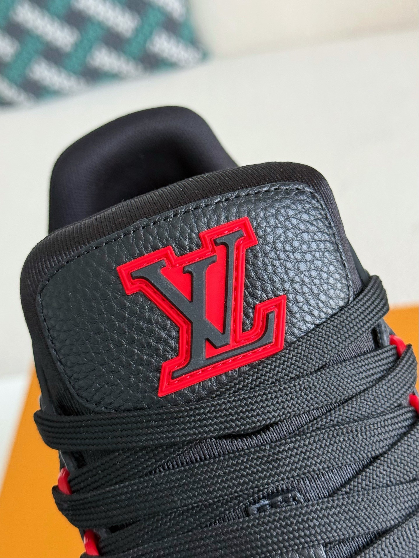 L X V TRAINER SNEAKERS detail 10