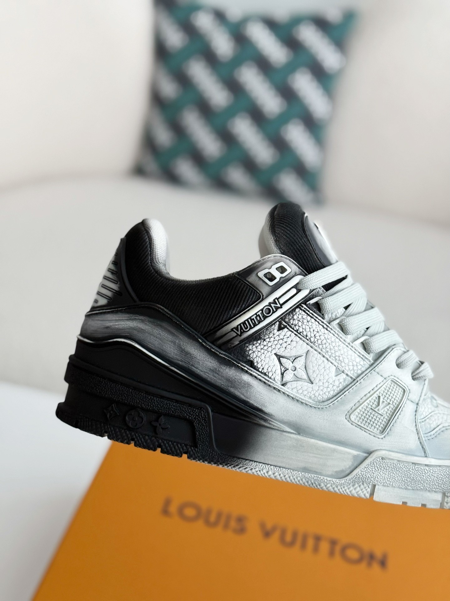 L X V TRAINER SNEAKERS detail 7