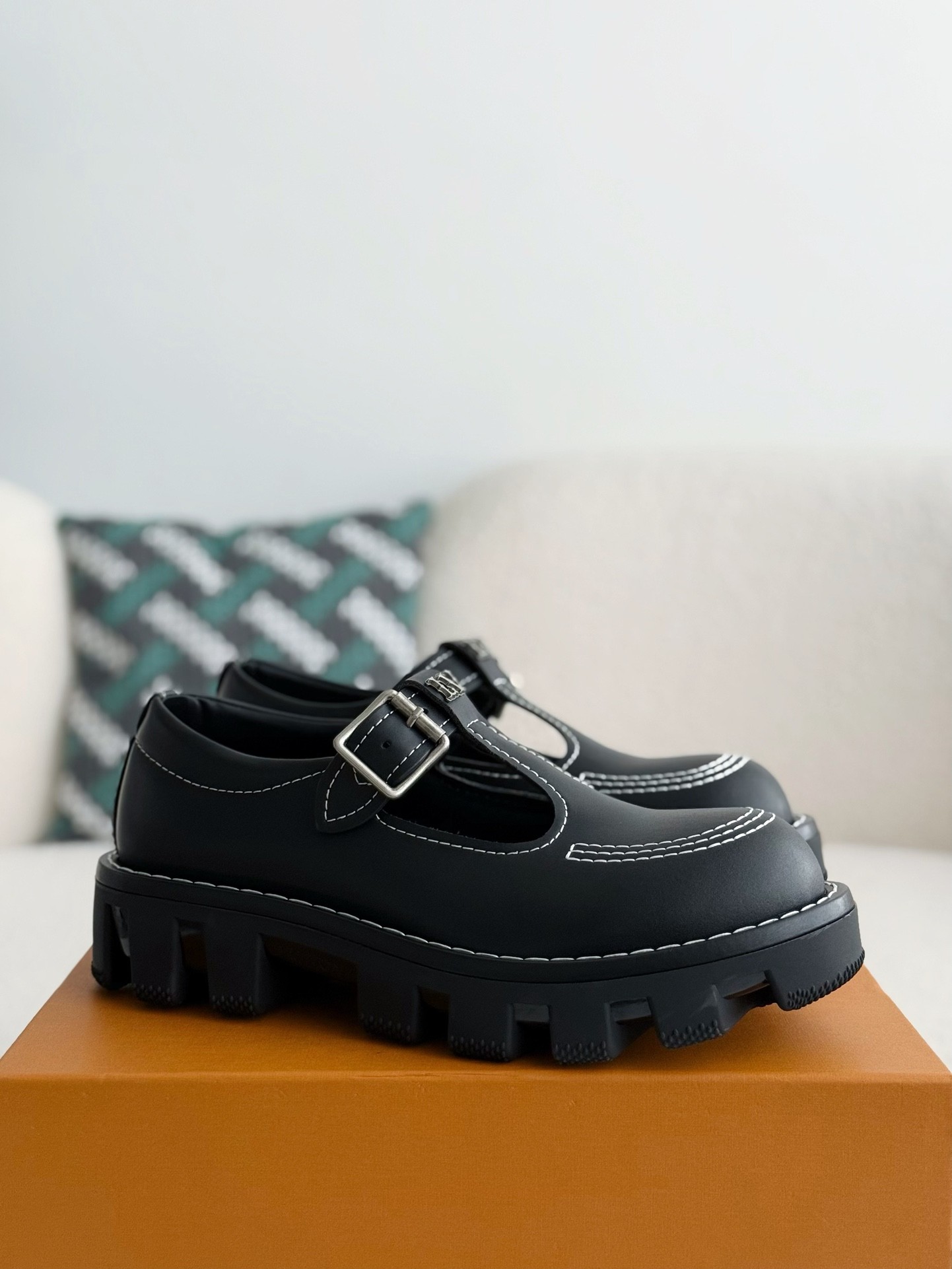 L X V Cow leather/Round head buckle Casual Shoes detail 2