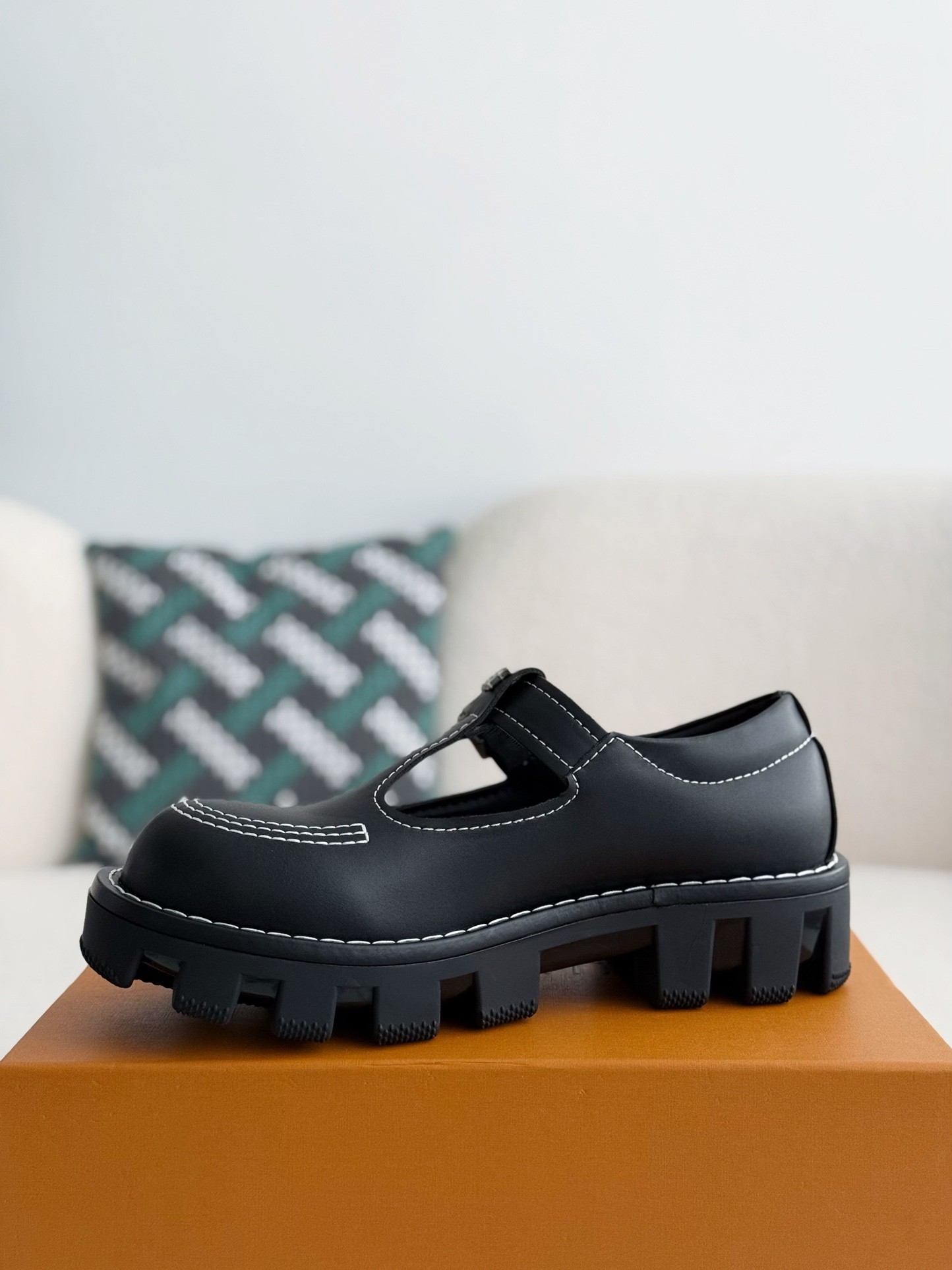 L X V Cow leather/Round head buckle Casual Shoes detail 4