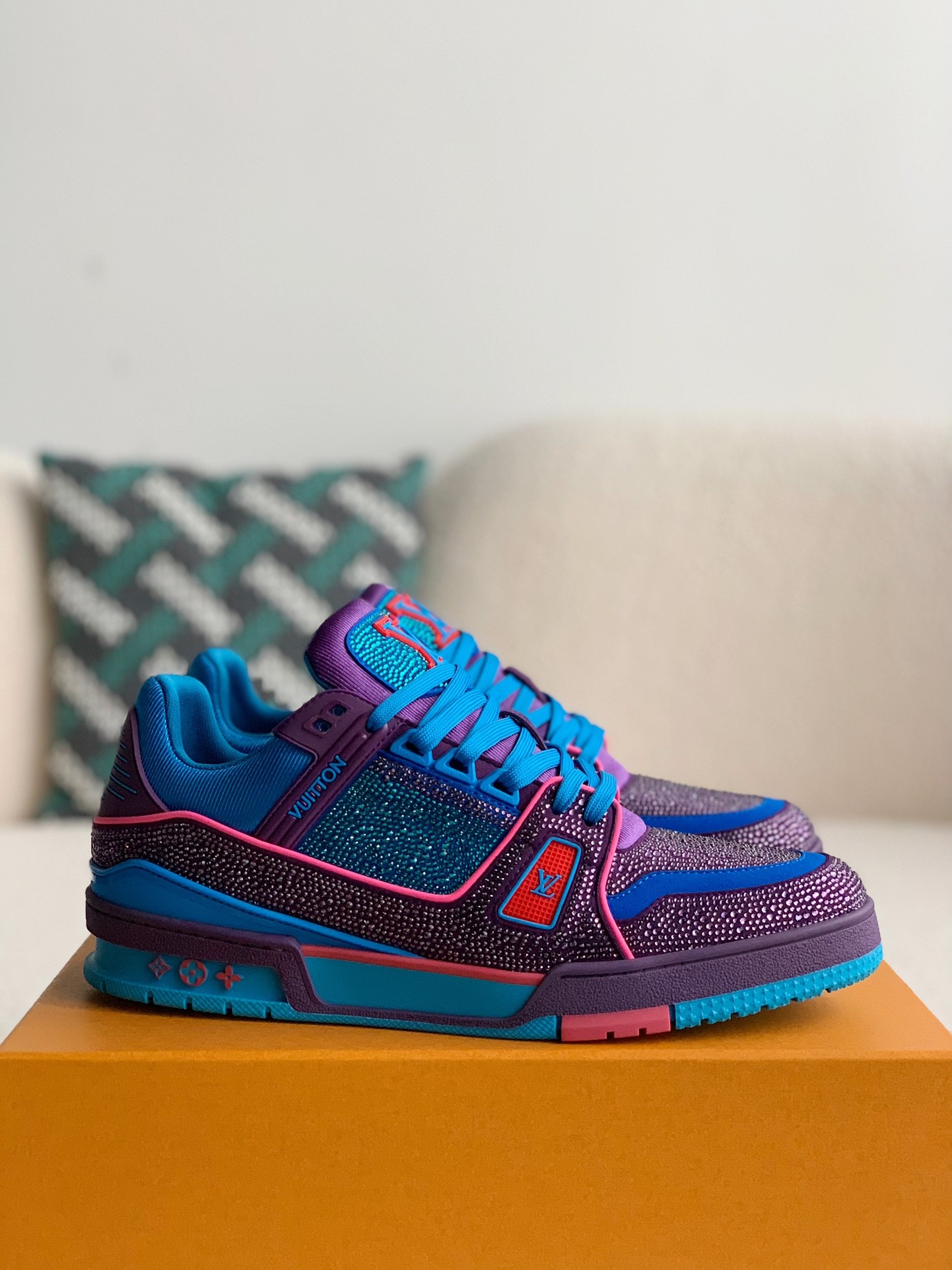 L X V TRAINER Sneakers detail 2