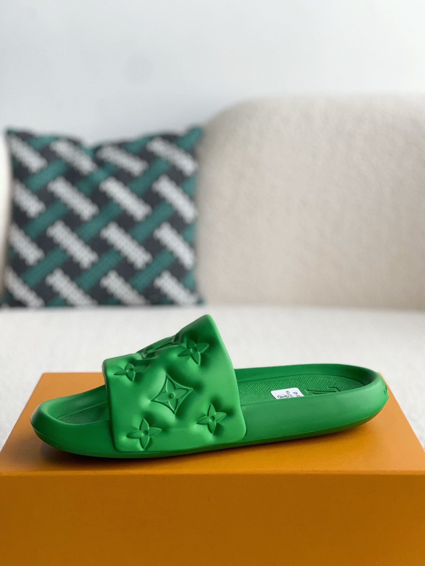 L X V WOMEN'S SLIPPERS detail 4