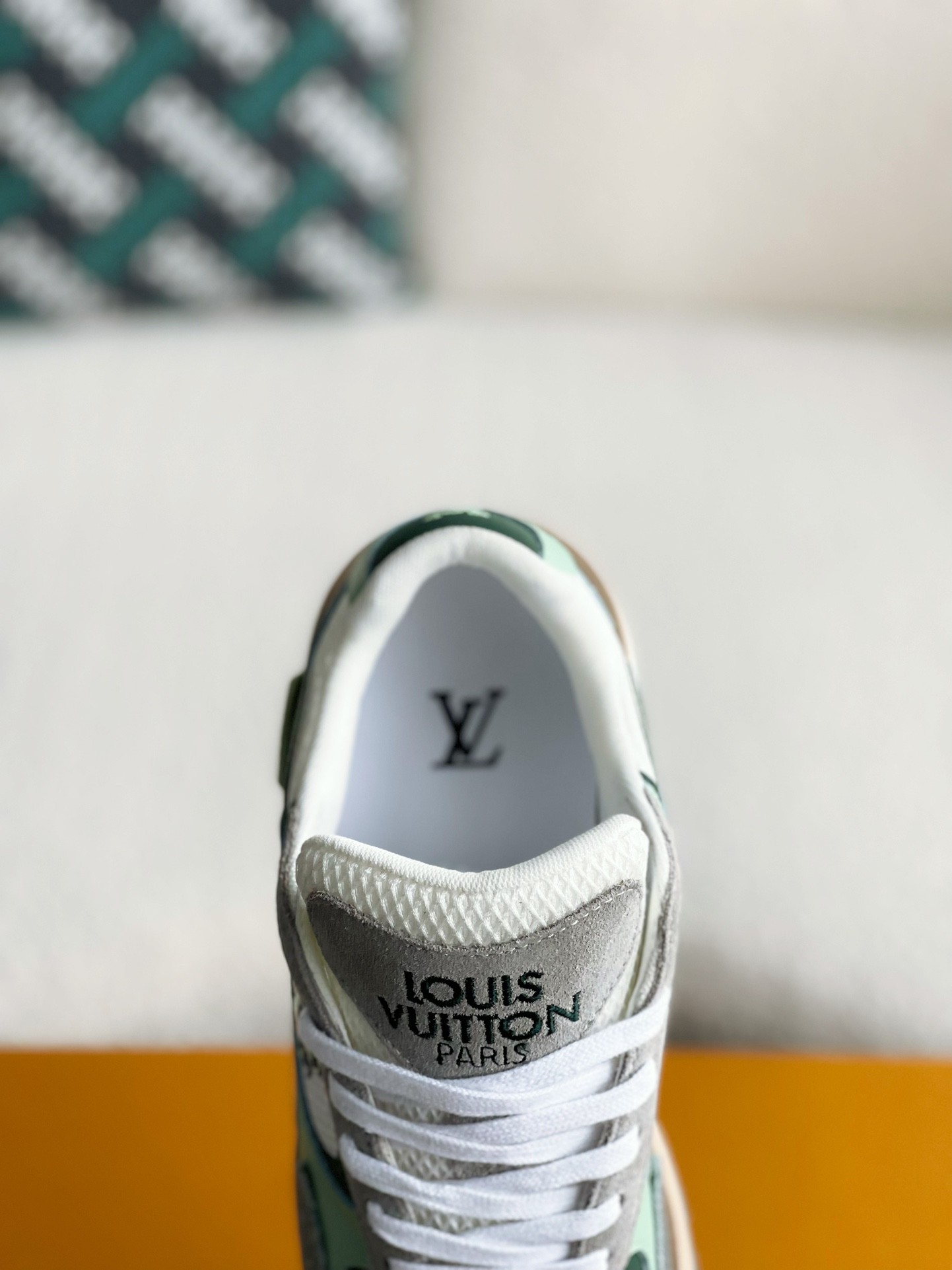L X V Low-top running shoes detail 8