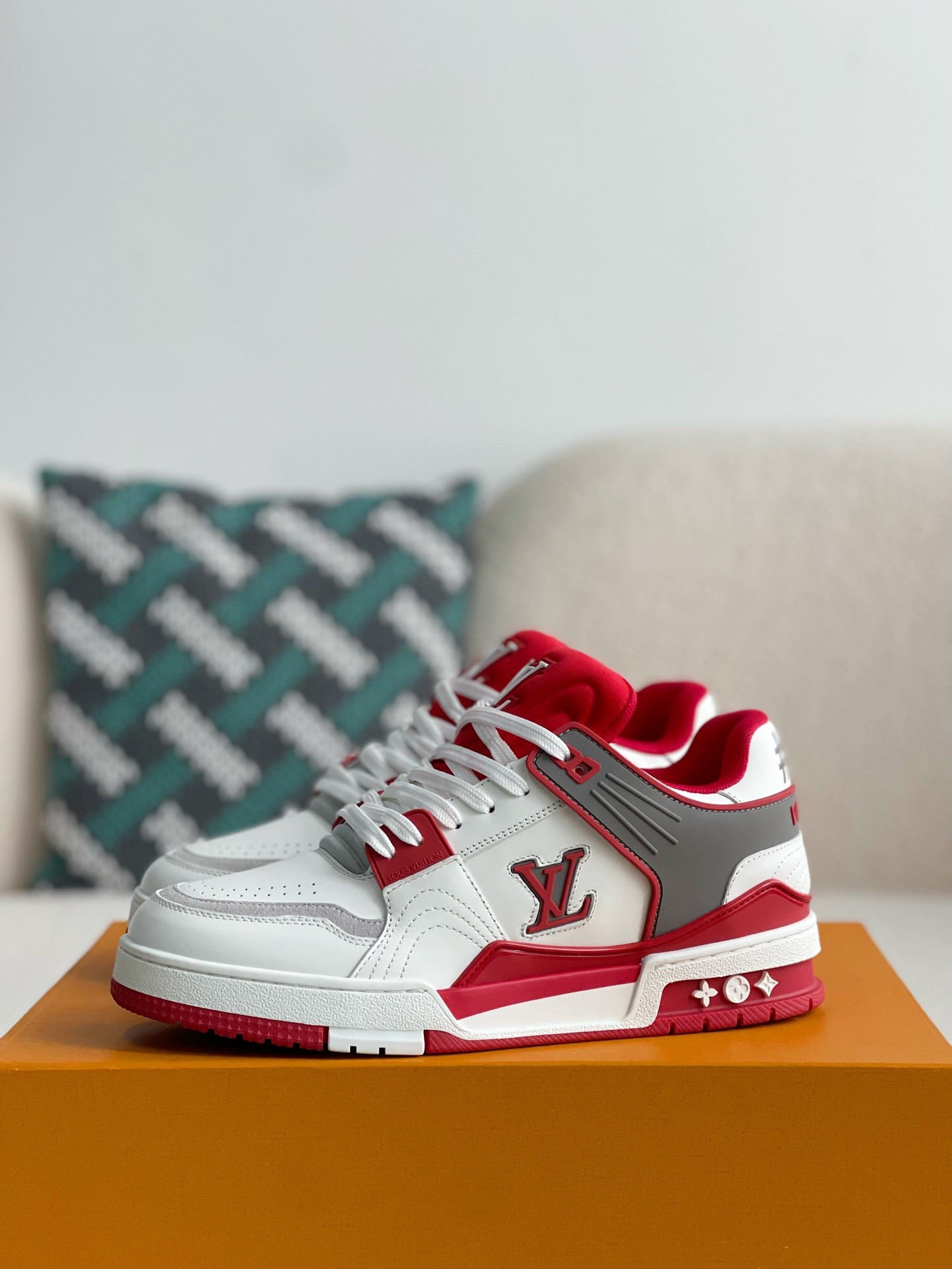 L X V SNEAKERS