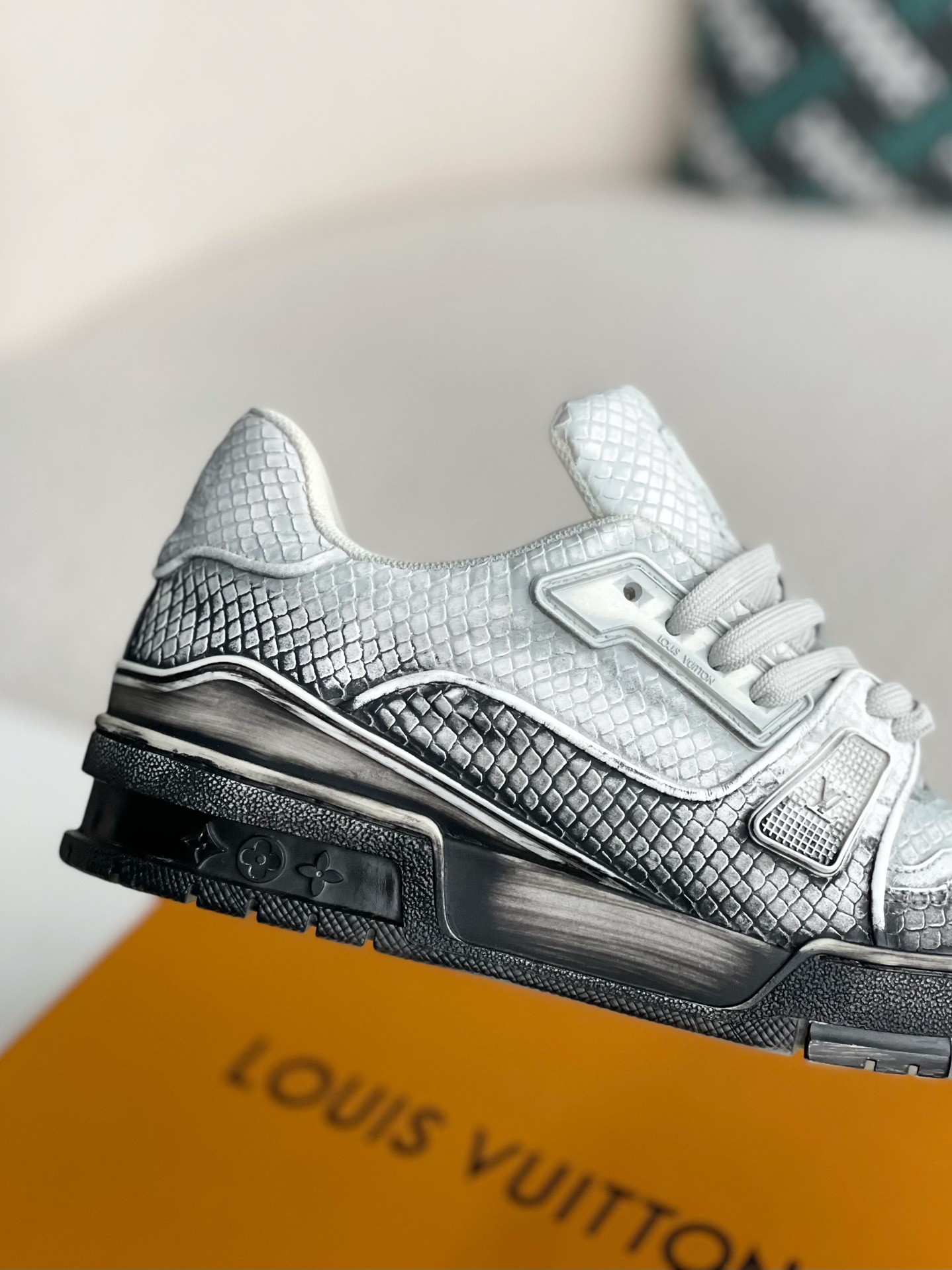 L X V SNEAKERS detail 7