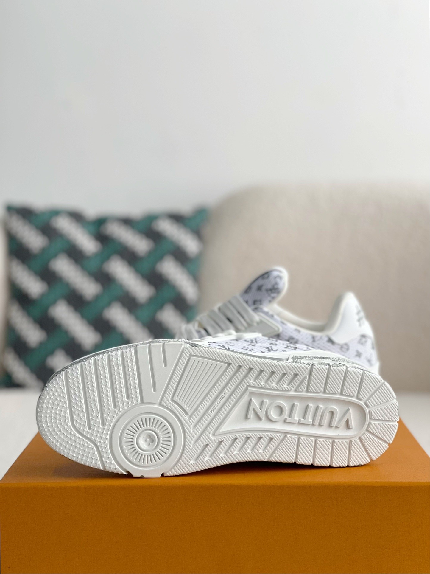 L X V SNEAKERS detail 5