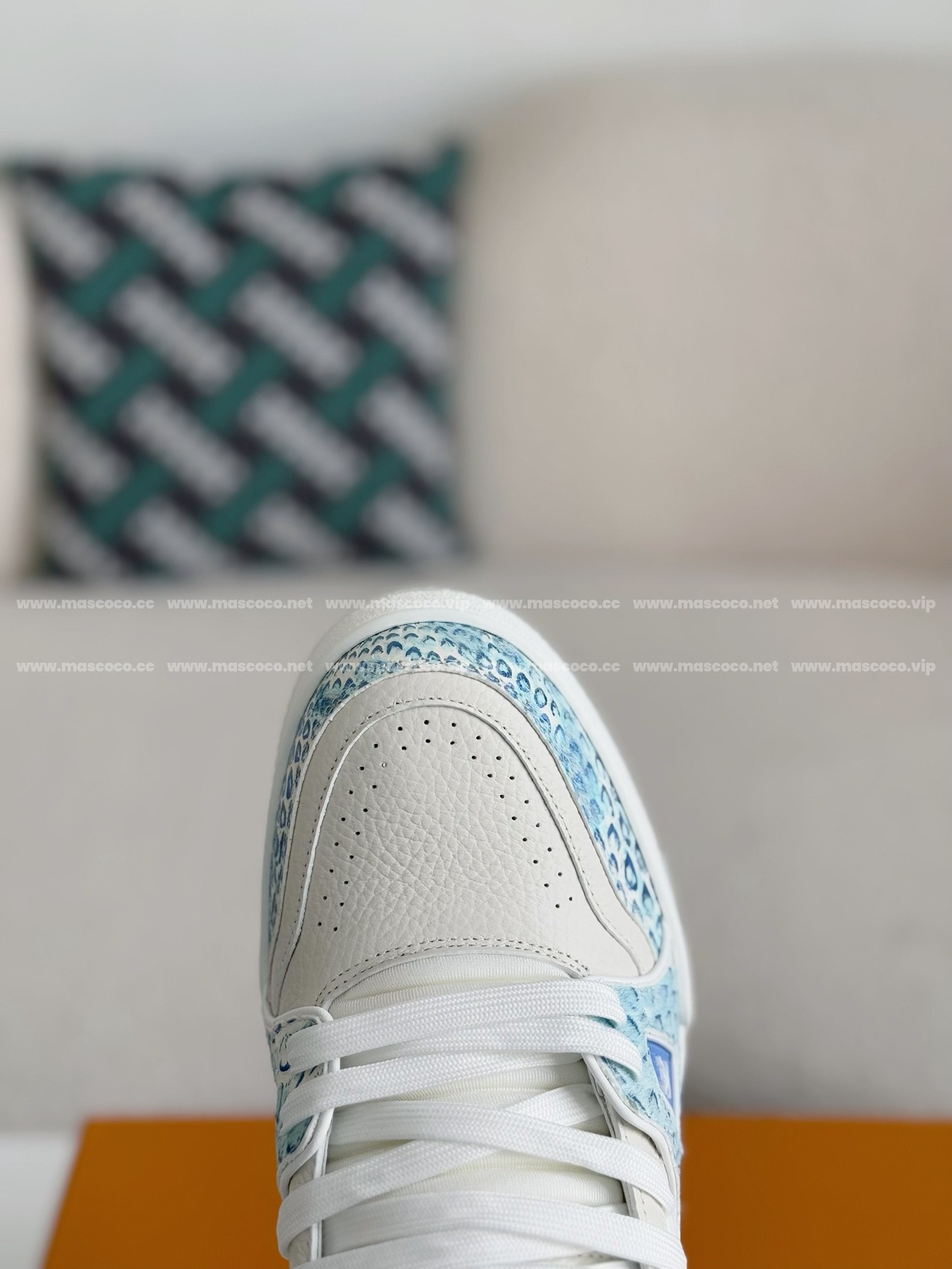 L X V TRAINER SNEAKERS detail 8