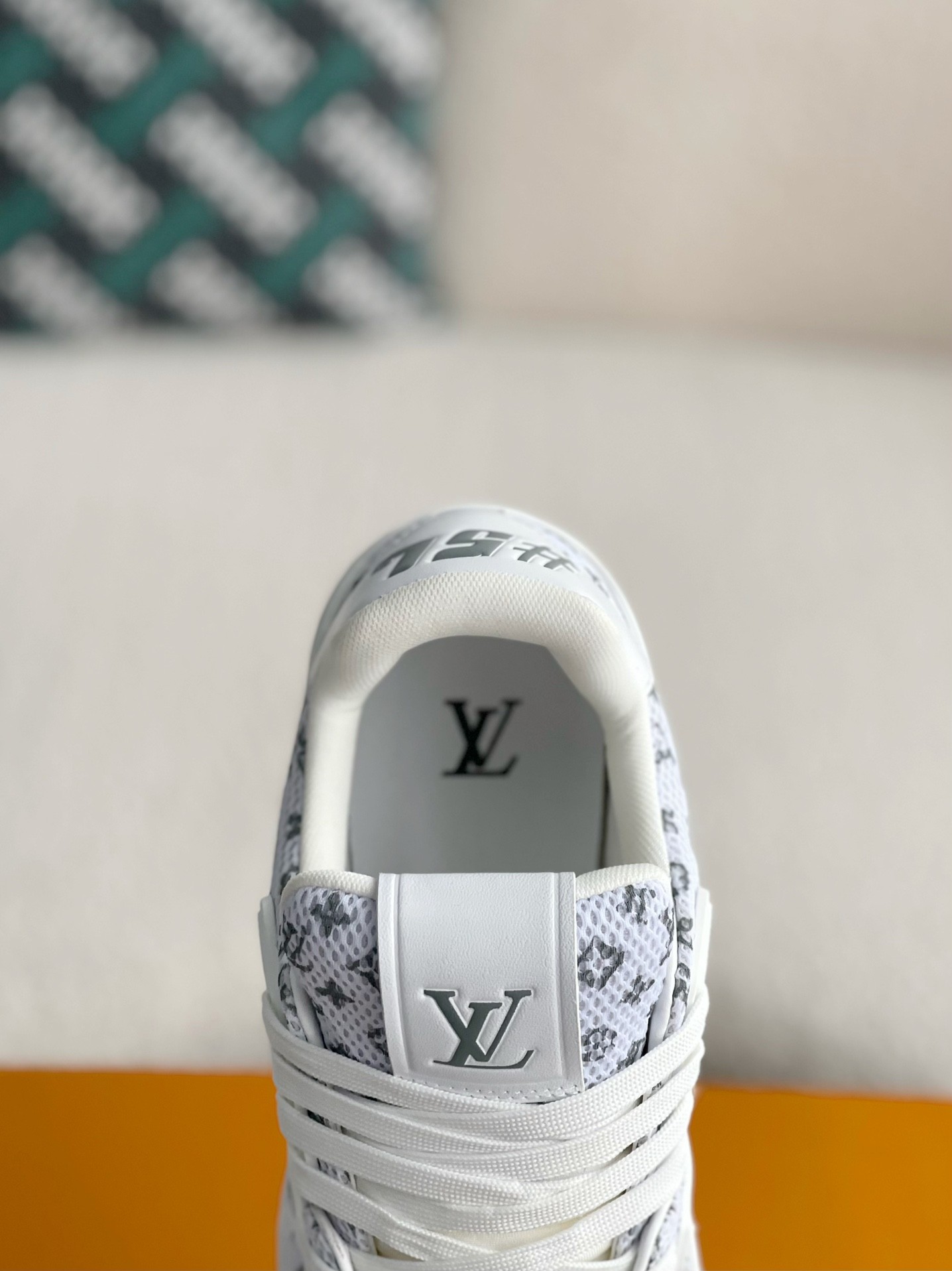 L X V SNEAKERS detail 9
