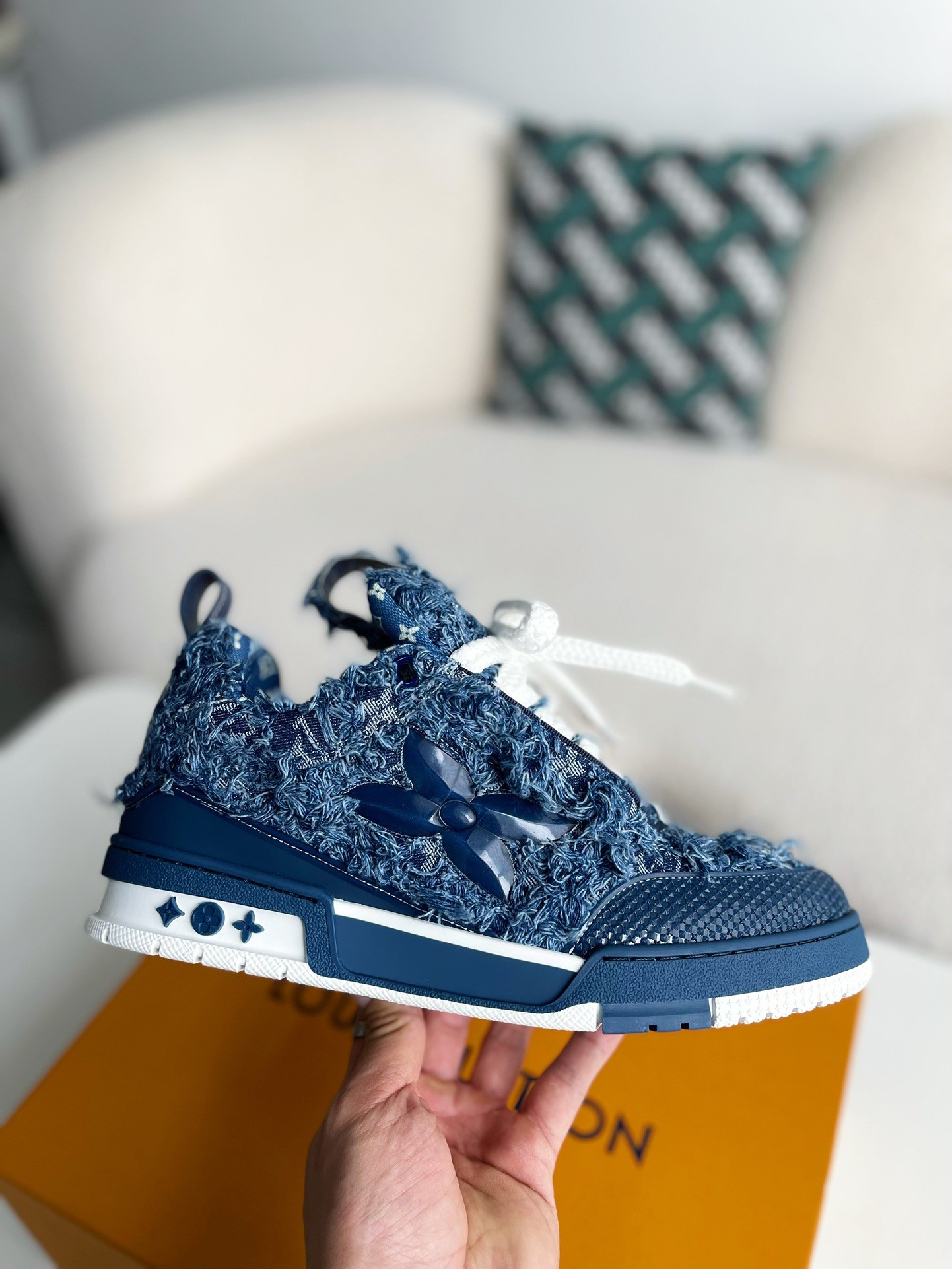 L X V SNEAKERS detail 6