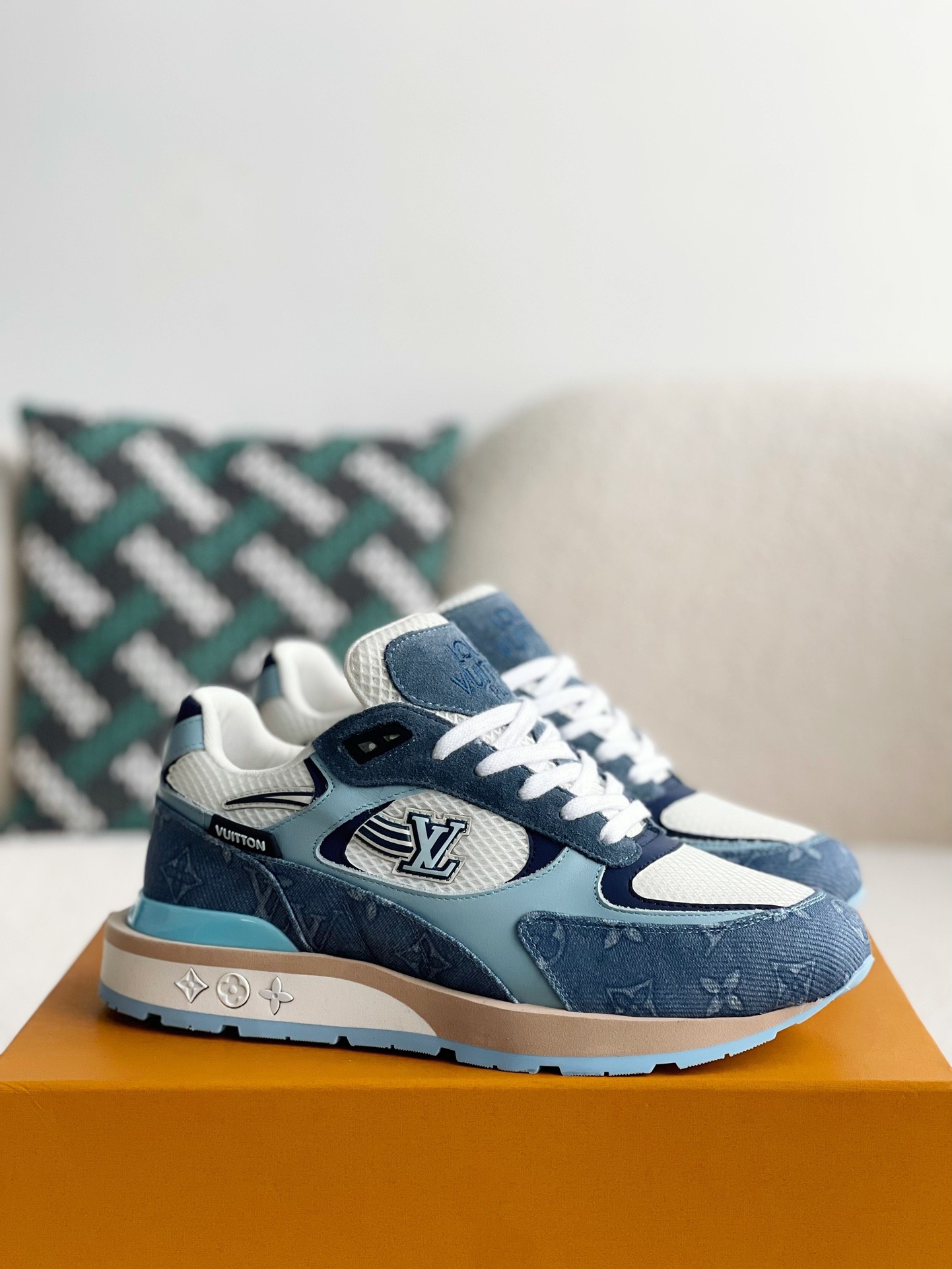 L X V Low-top running shoes detail 2