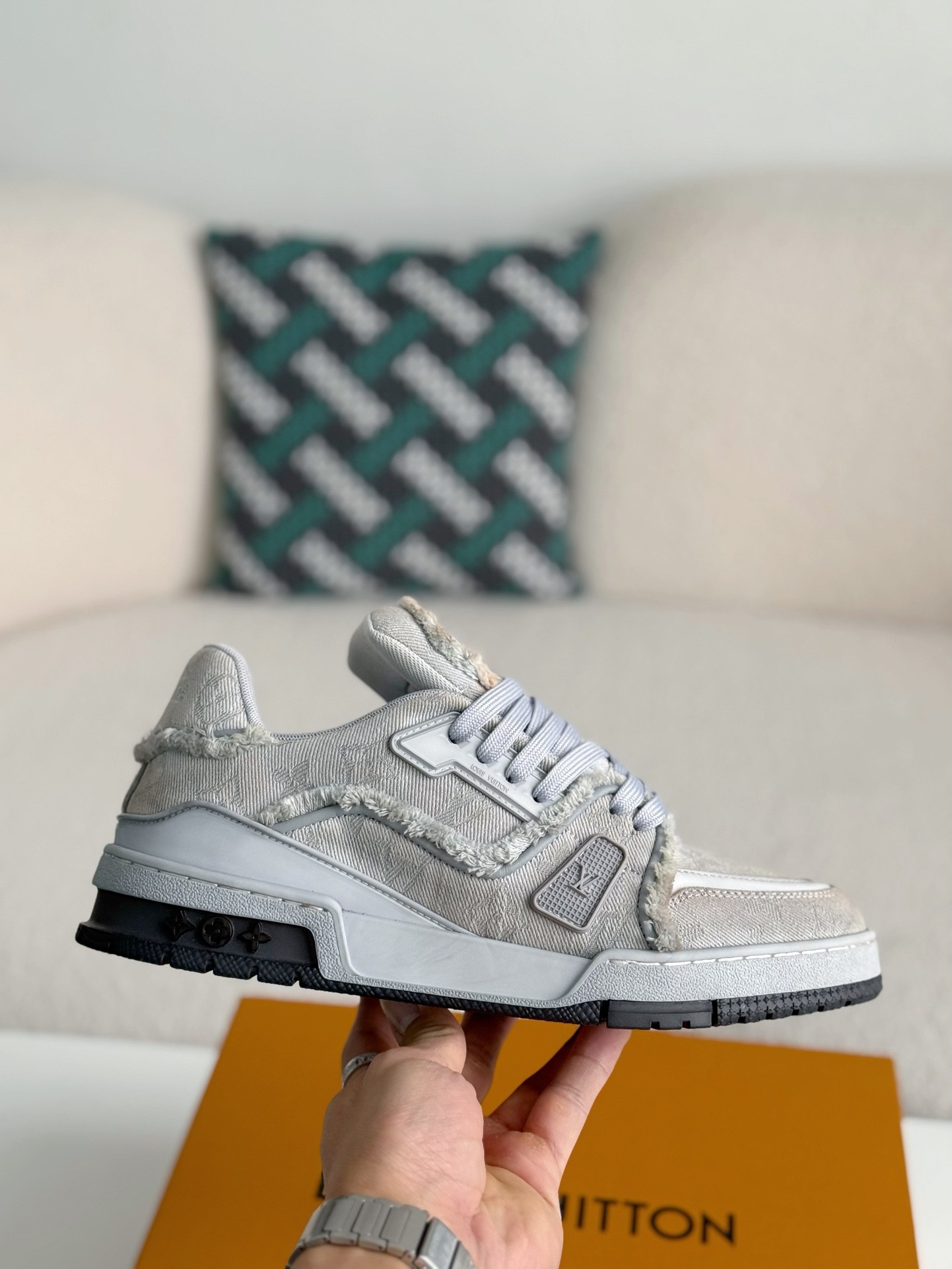 L X V TRAINER SNEAKERS detail 6