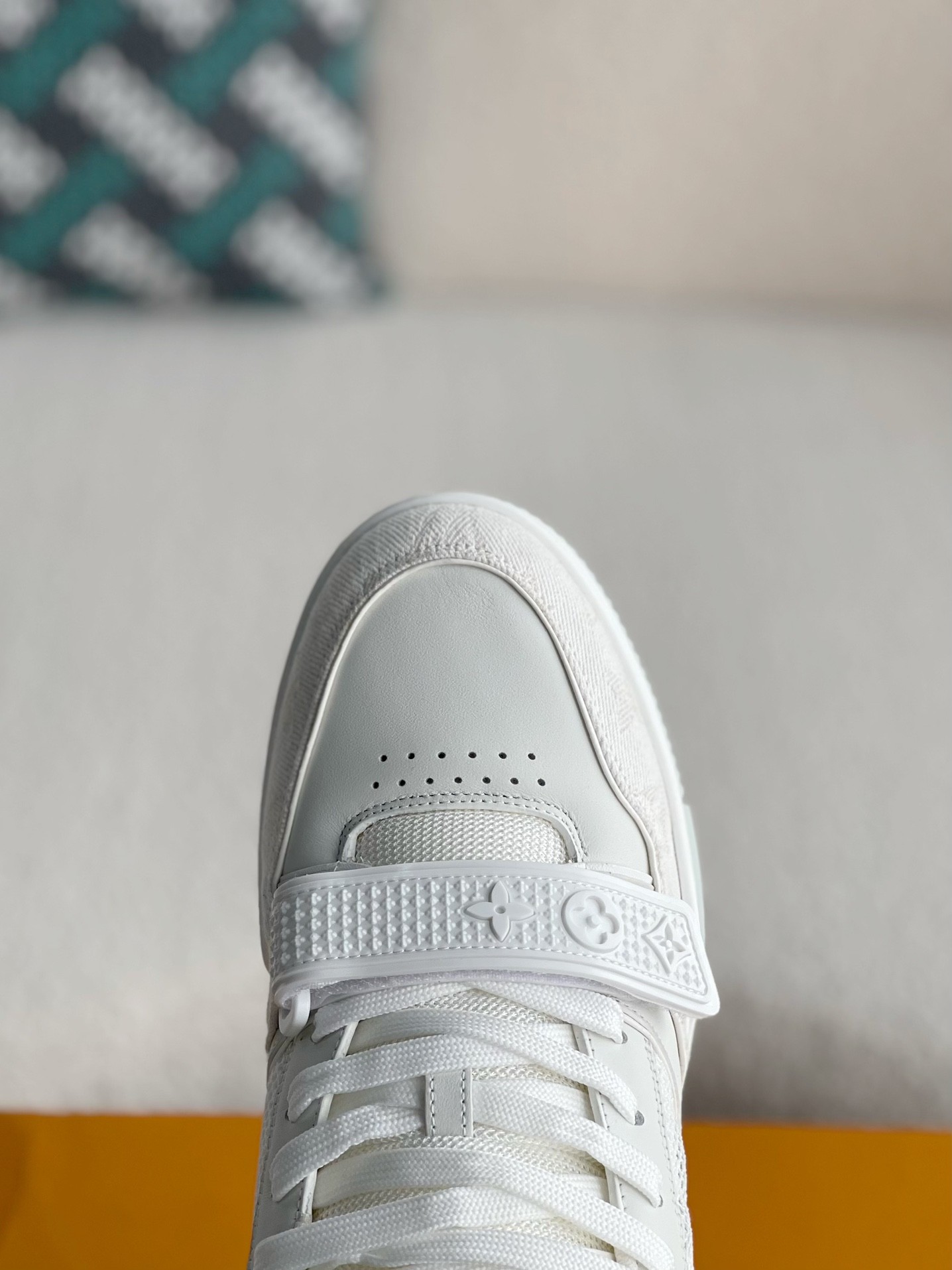 L X V TRAINER 1A9IQ5 Sneakers detail 8
