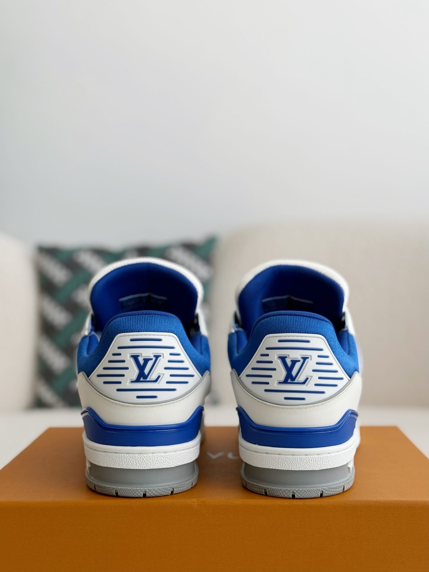 L X V TRAINER SNEAKERS detail 3