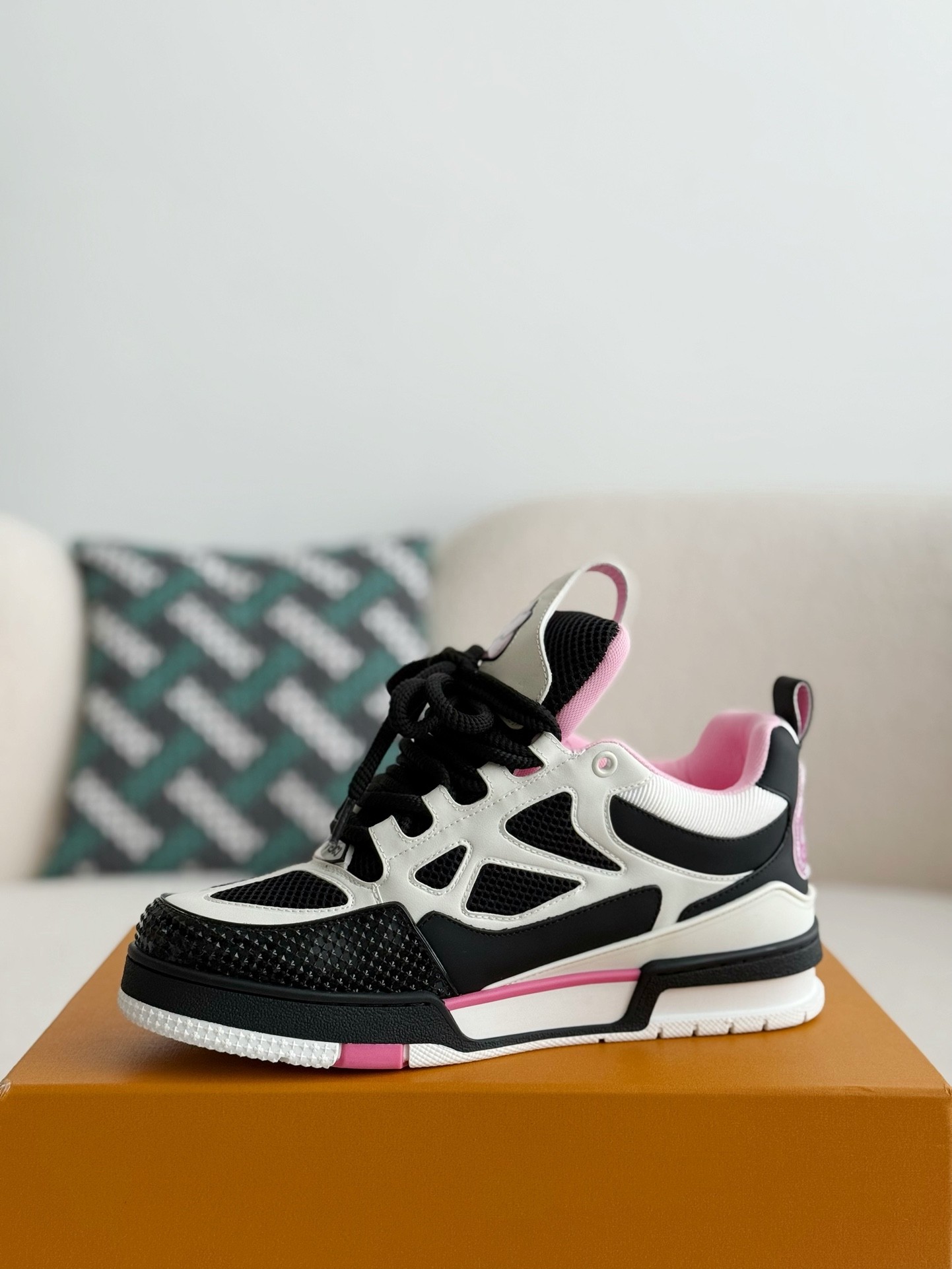 L X V RUNNER TATIC sneakers detail 4