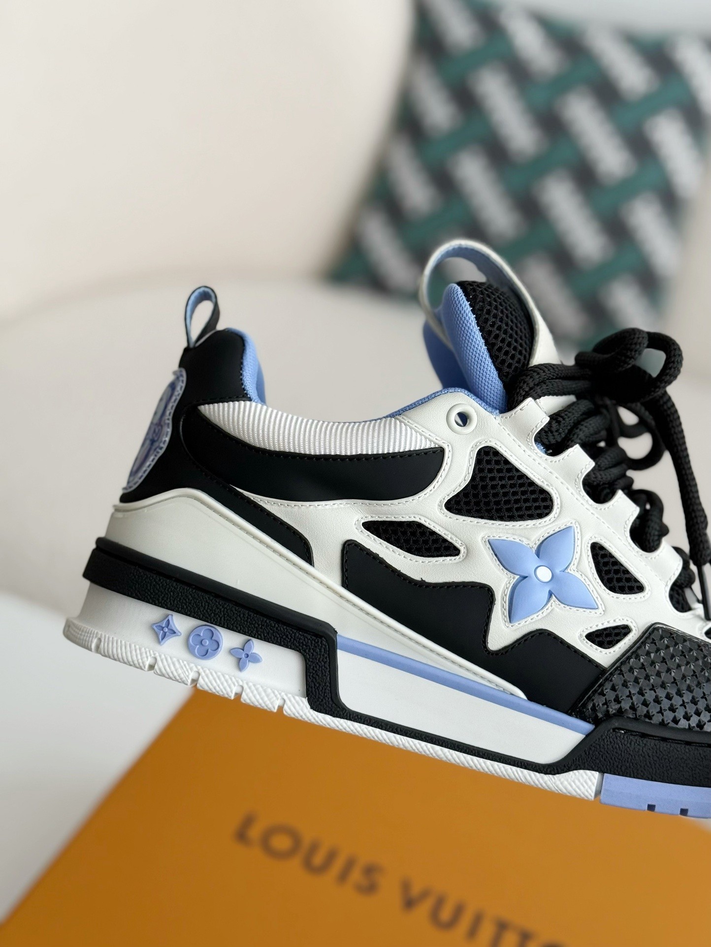 L X V RUNNER TATIC sneakers detail 7