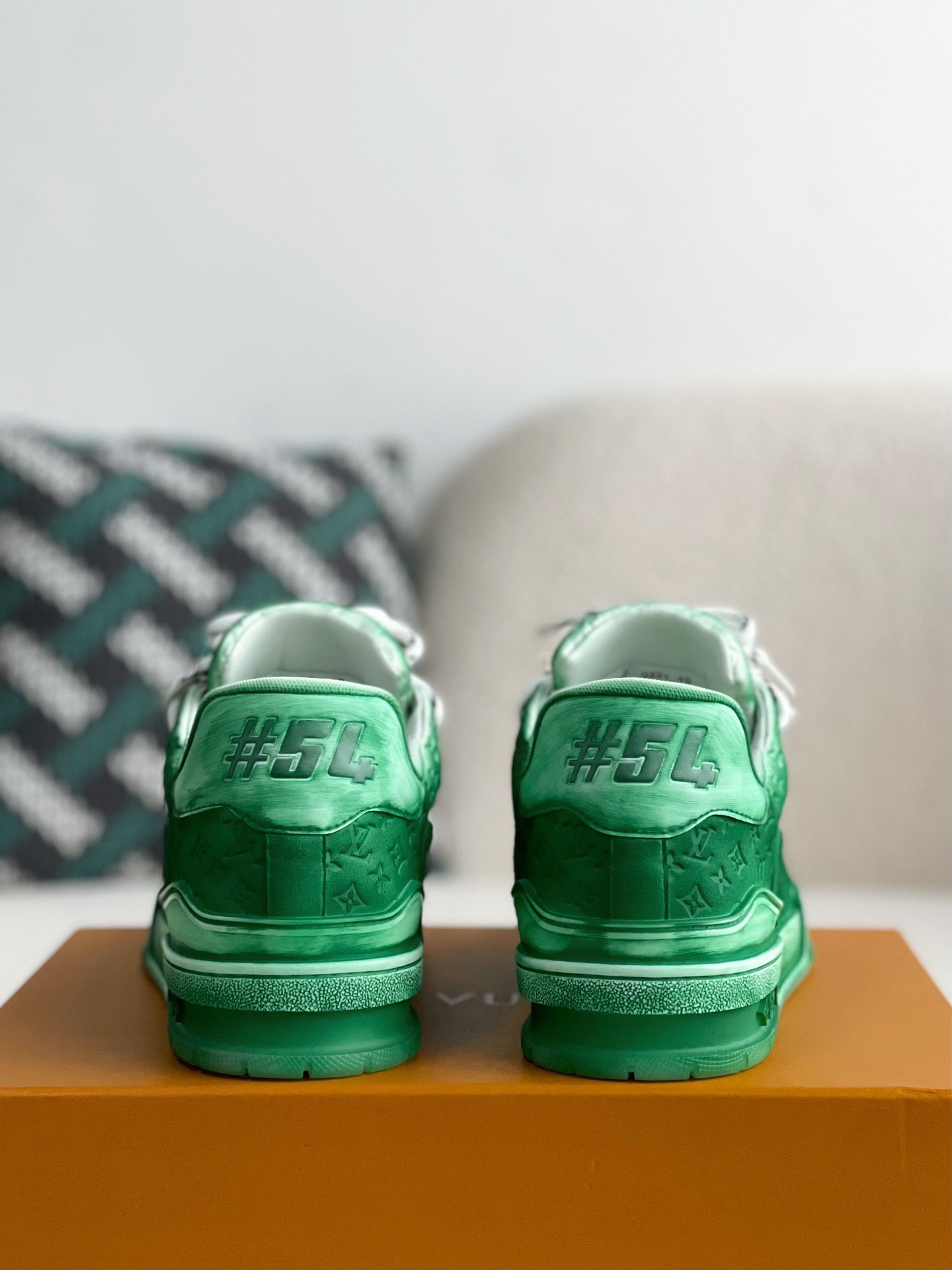 L X V TRAINER SNEAKERS detail 3