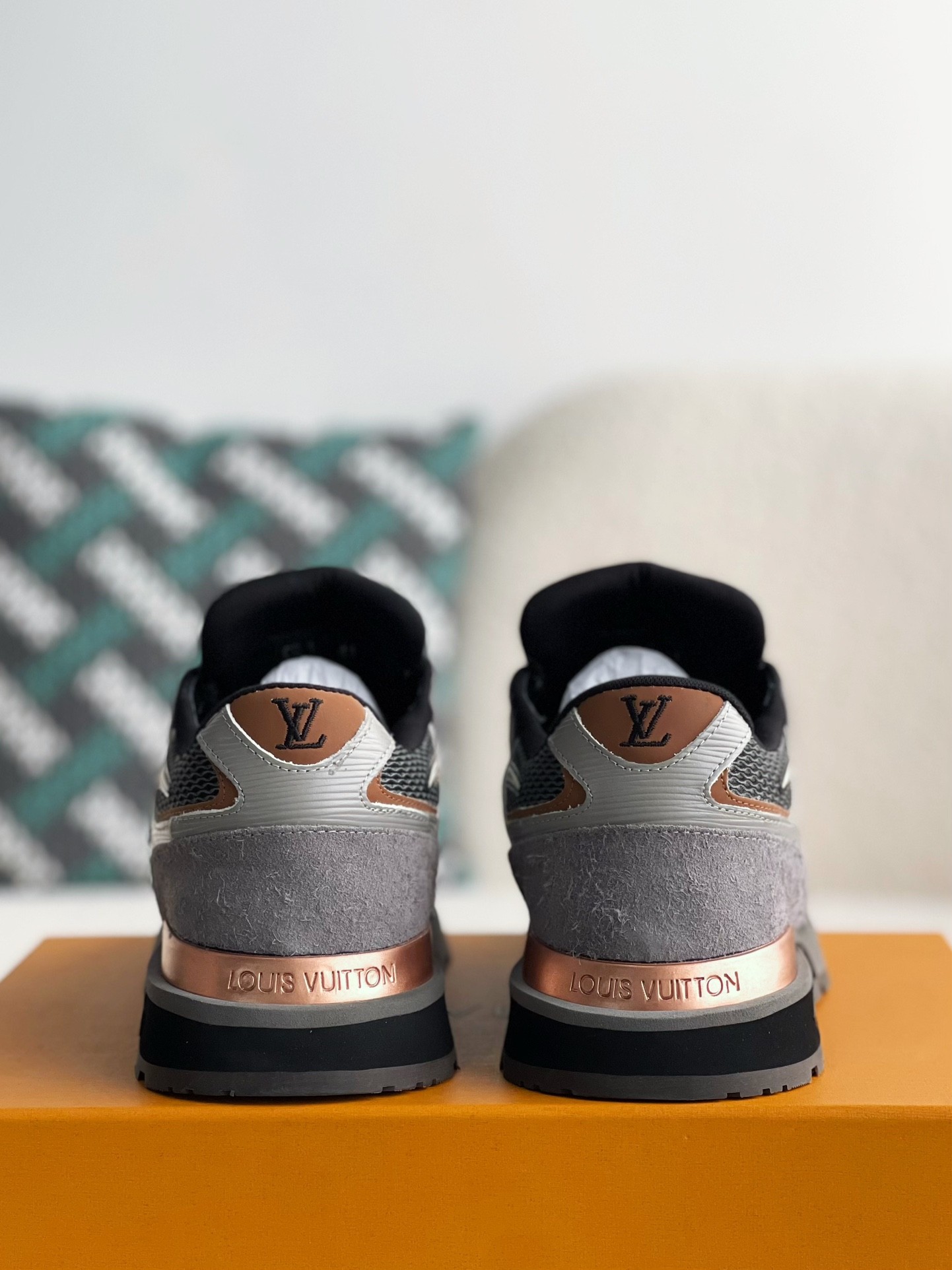 L X V Low-top running shoes detail 3