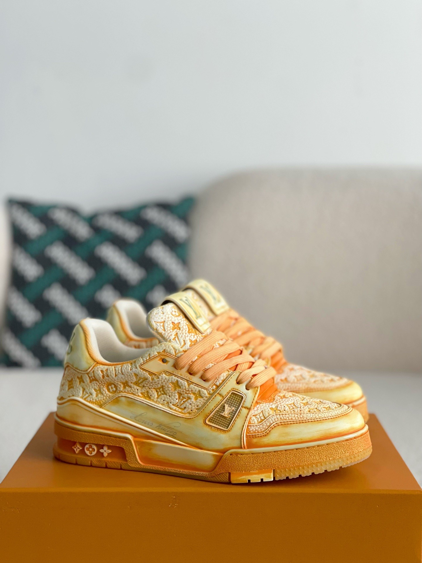 L X V SNEAKERS detail 2