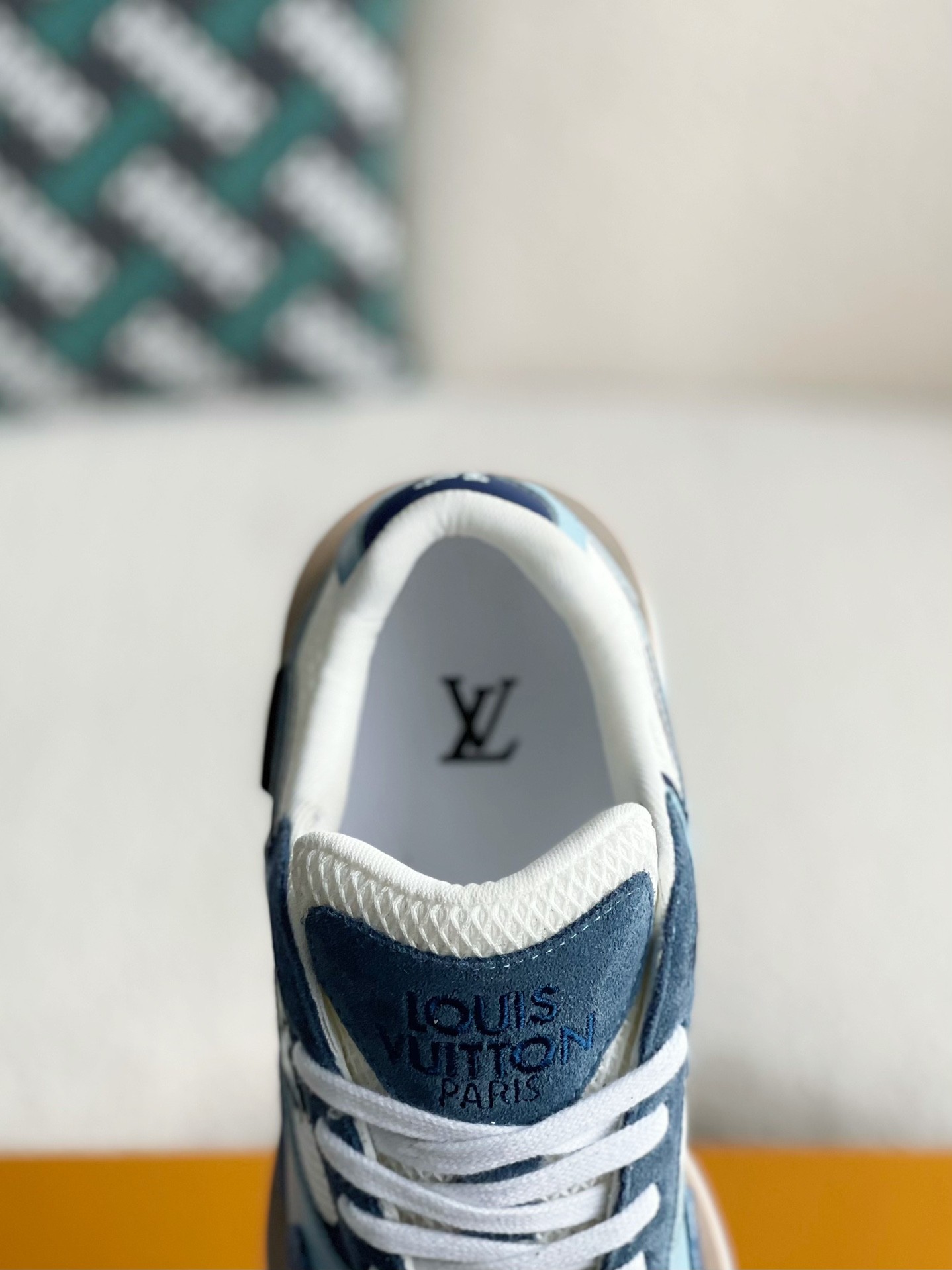 L X V Low-top running shoes detail 9