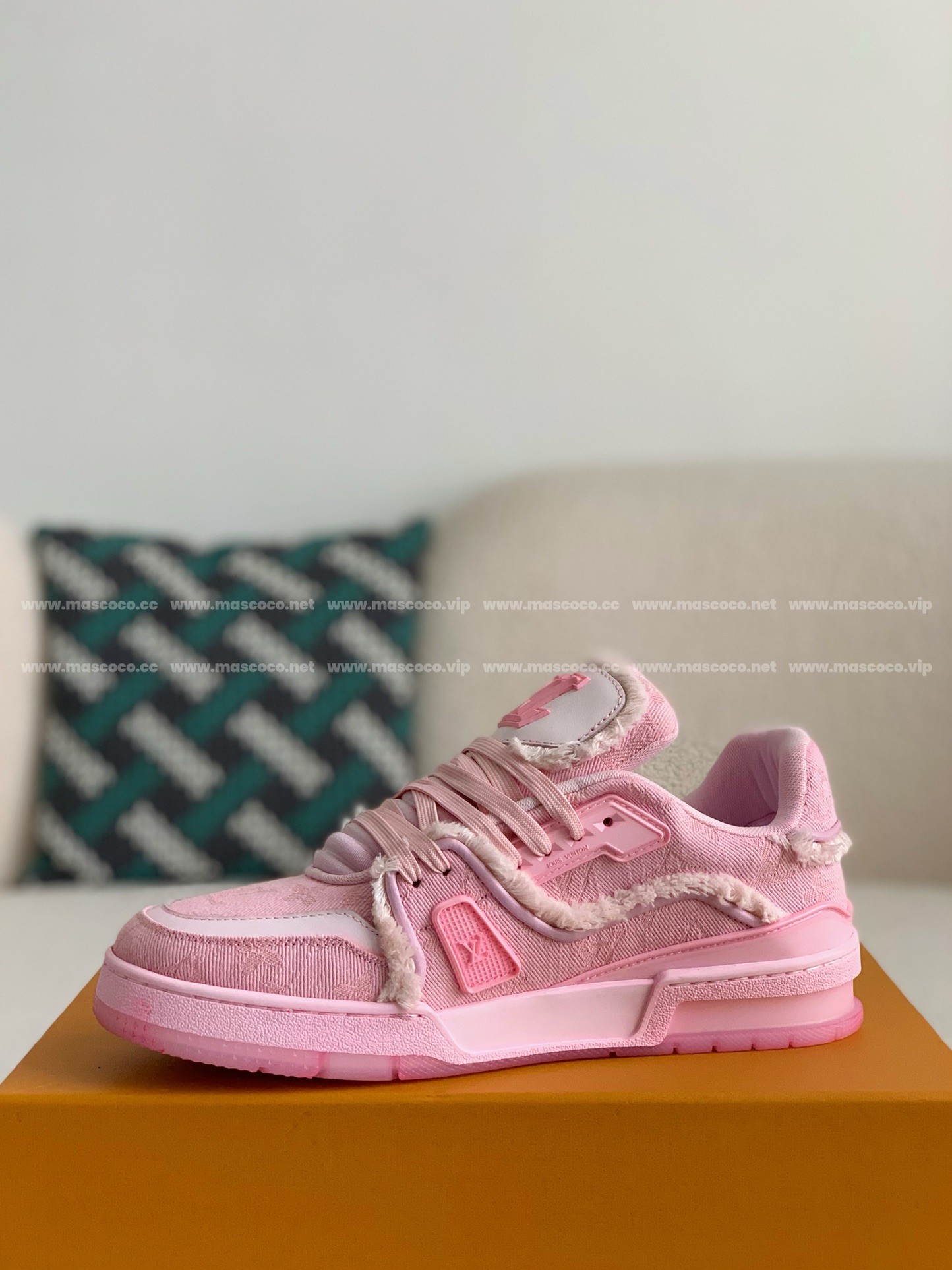 L X V TRAINER SNEAKERS detail 4