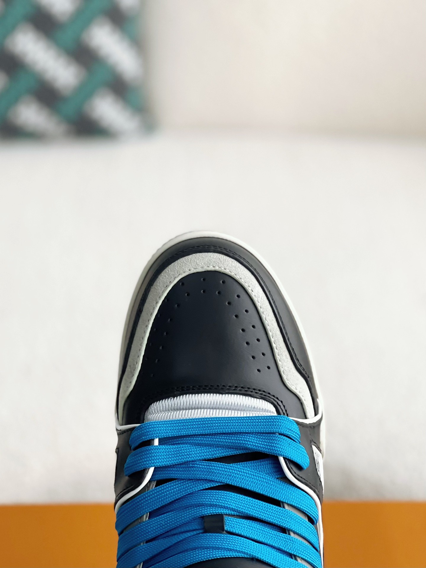 L X V TRAINER SNEAKERS detail 8